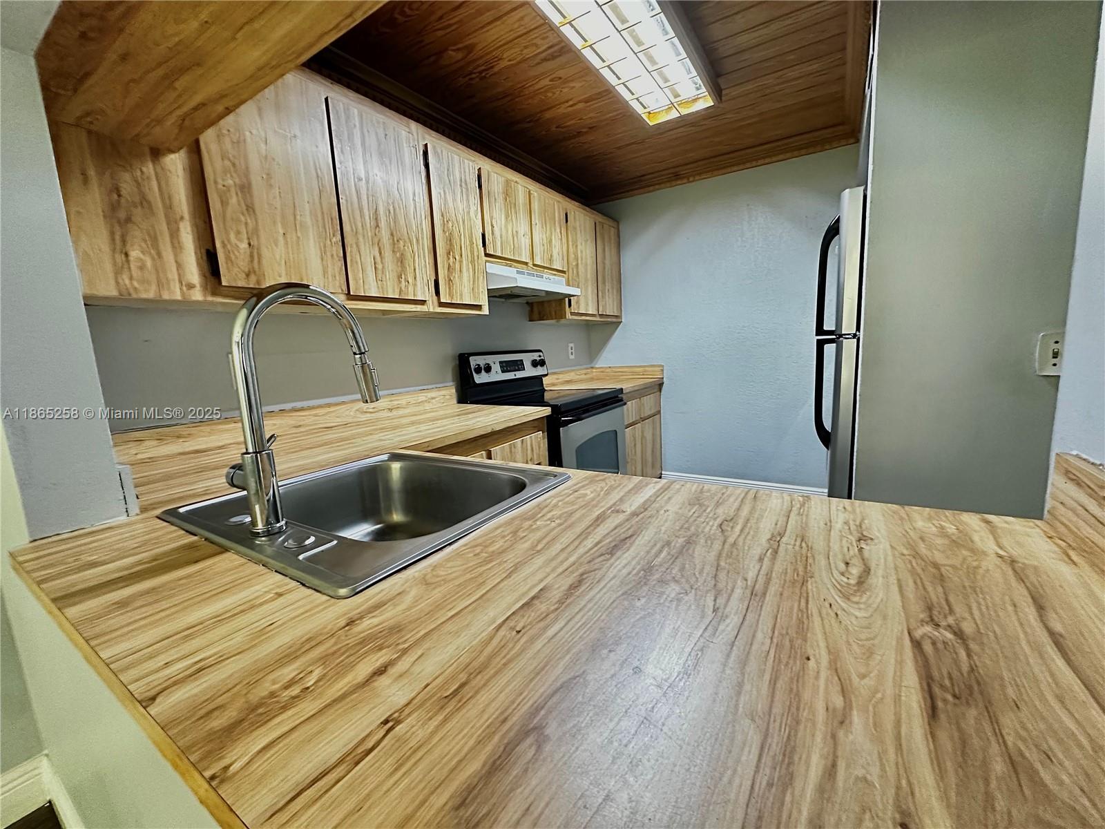 Property photo # 9