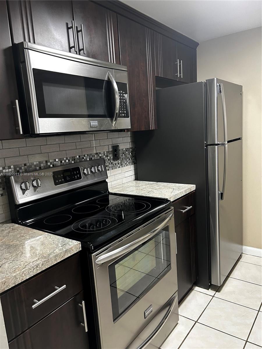 Las Brisas@ Country Club