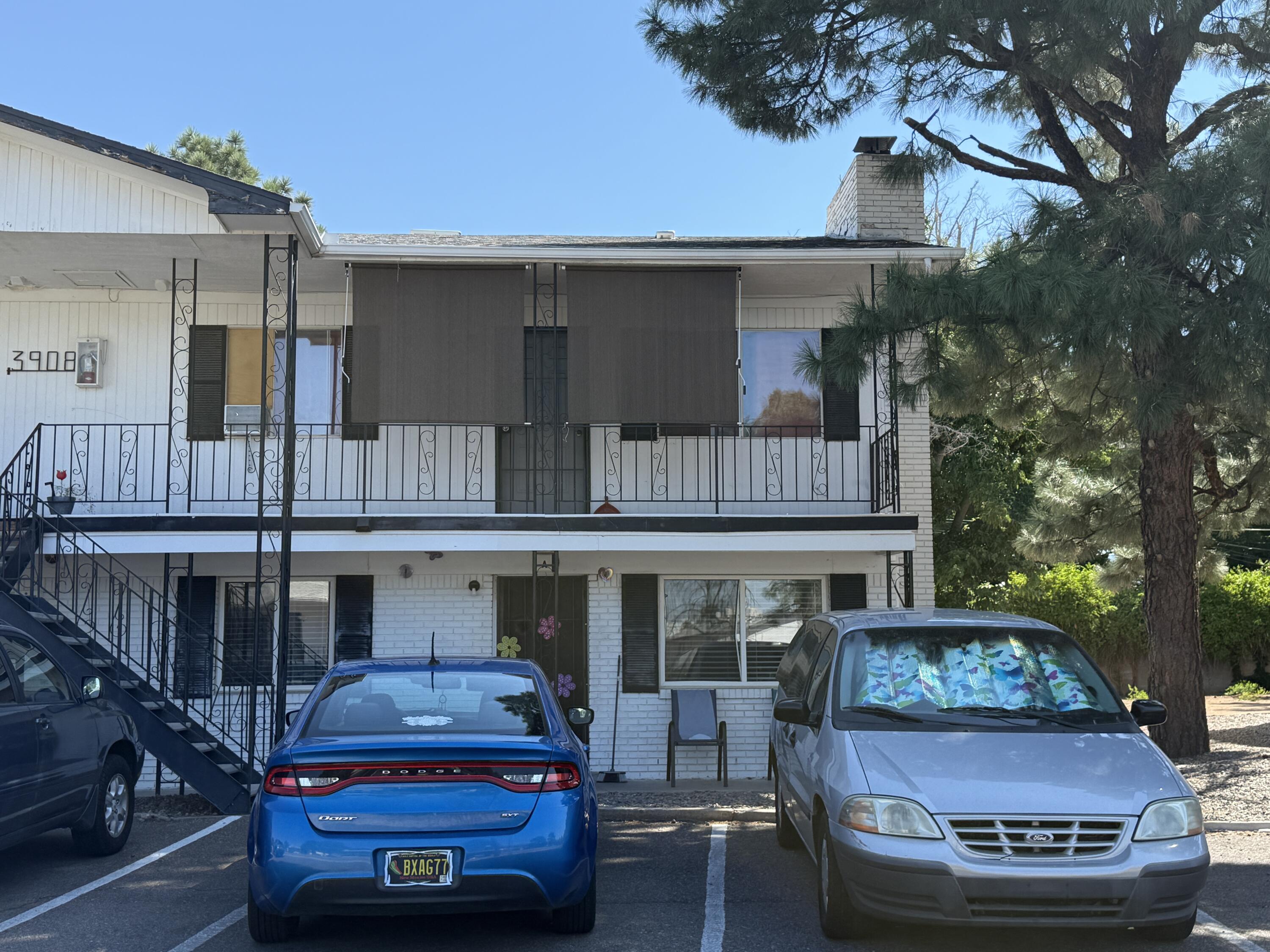 Nice Condo, wood flooring through out and tile in kitchen and bathroom, Upgraded cabinets, Stainless Steel Applicances.