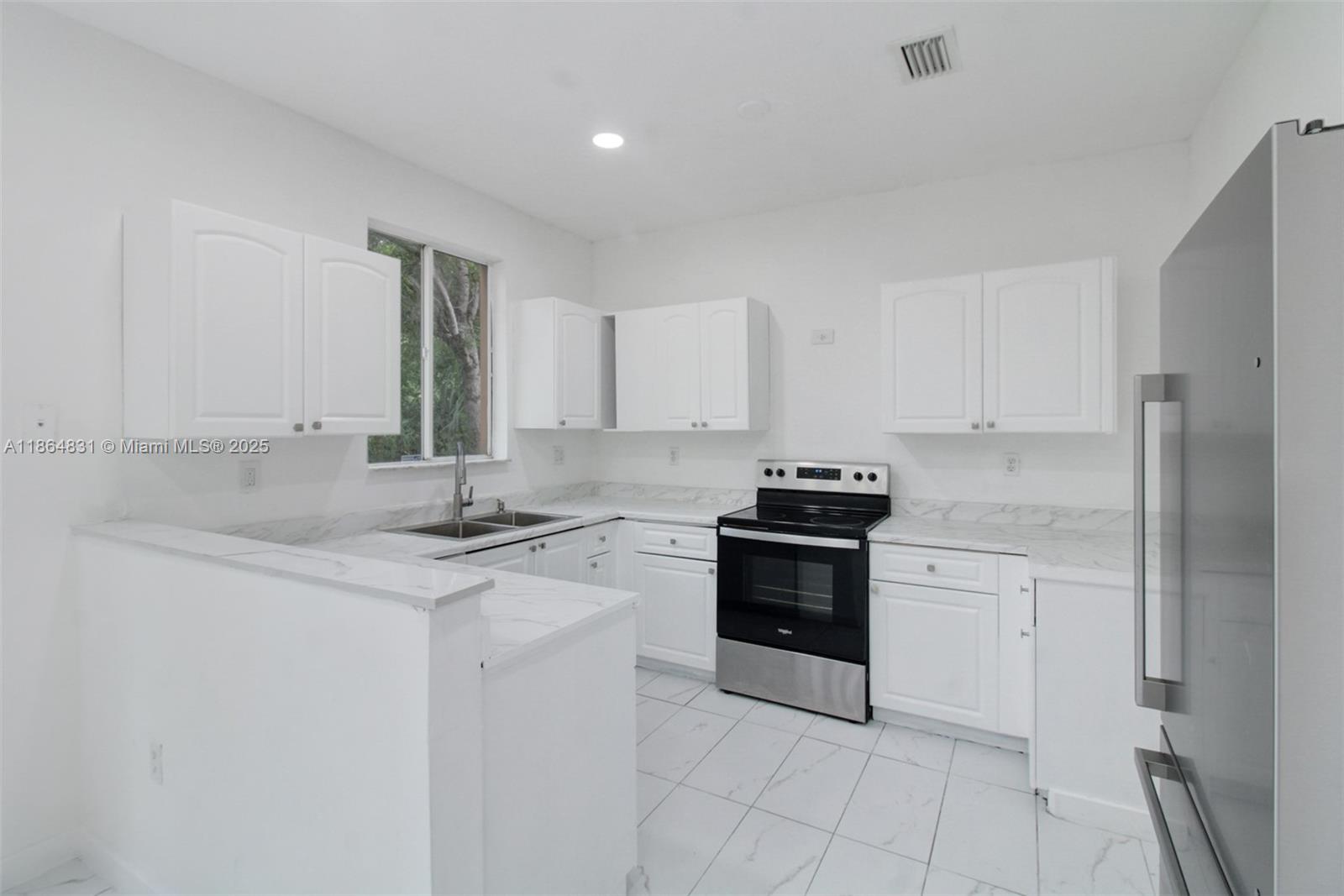 Shoma Townhomes At Keysco