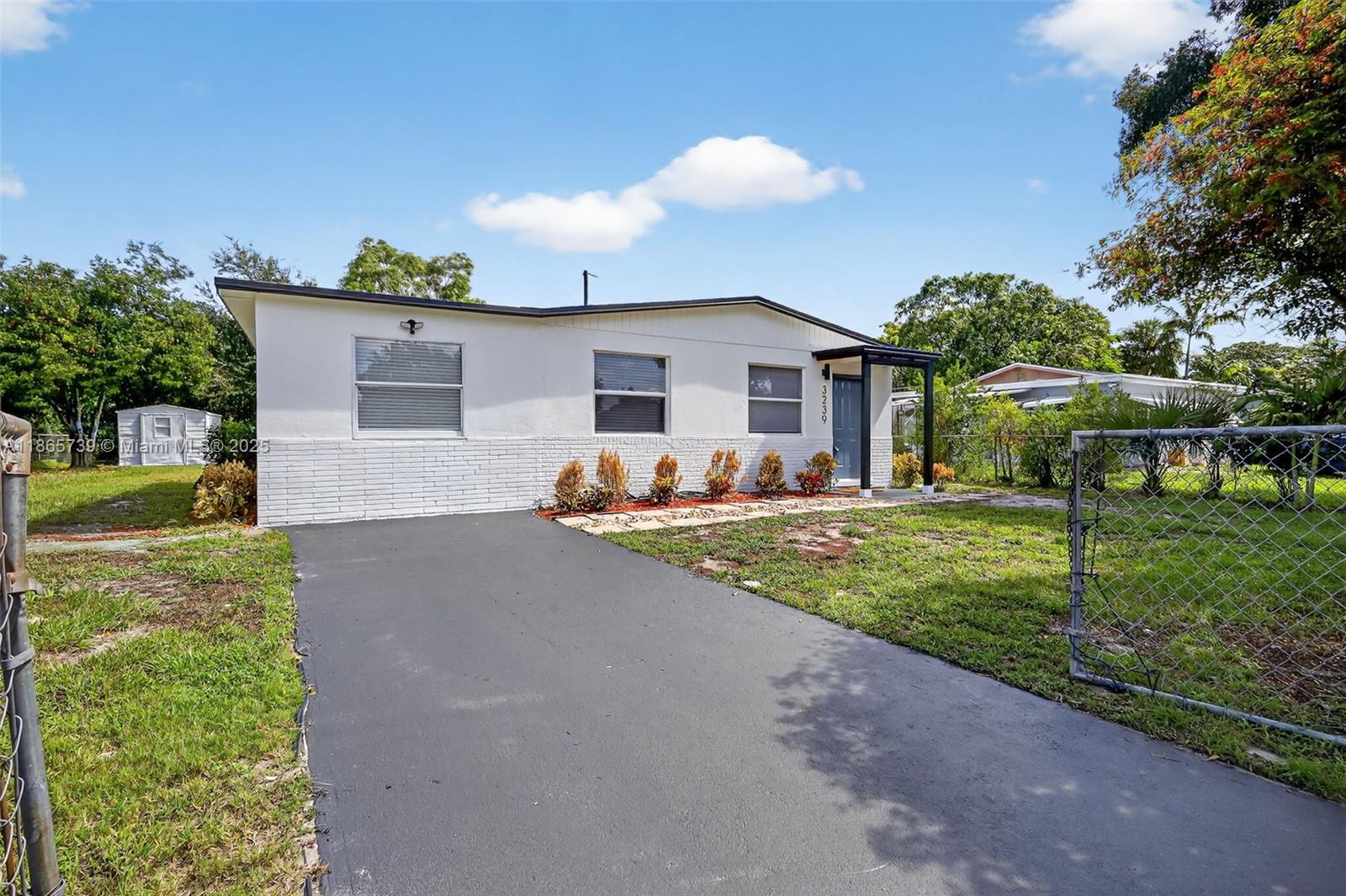 3239 Meadow Rd, Palm Springs, Florida 33406