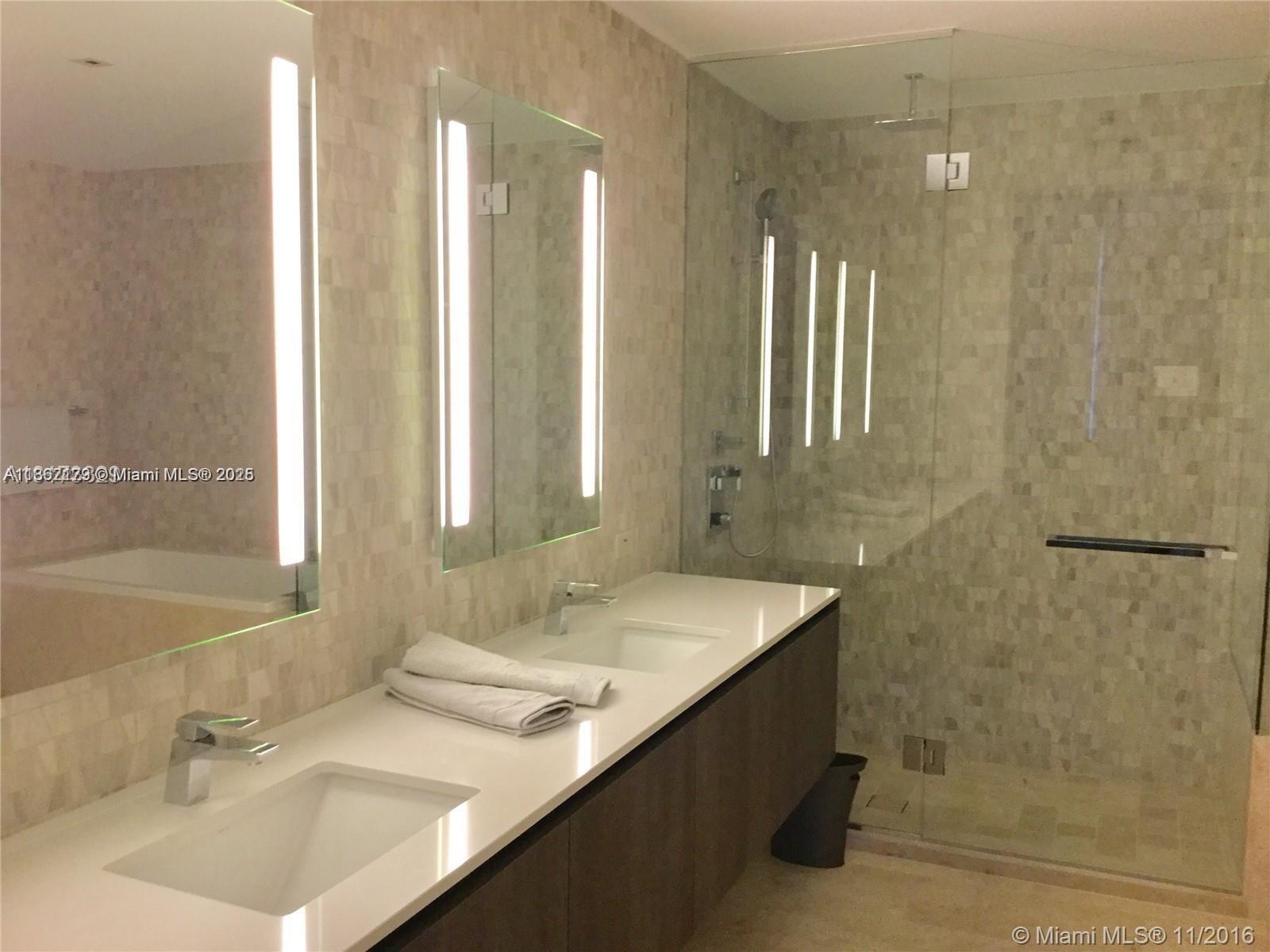 88 SW 7th St #2605, Miami FL 33130