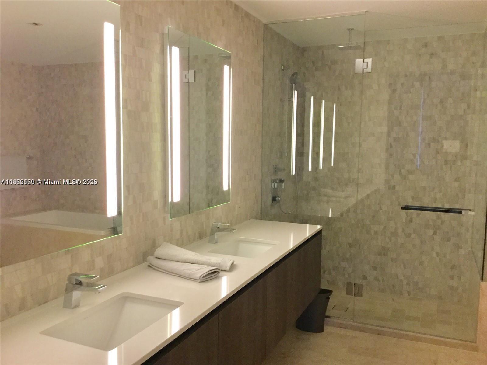 88 SW 7th St #2605, Miami FL 33130