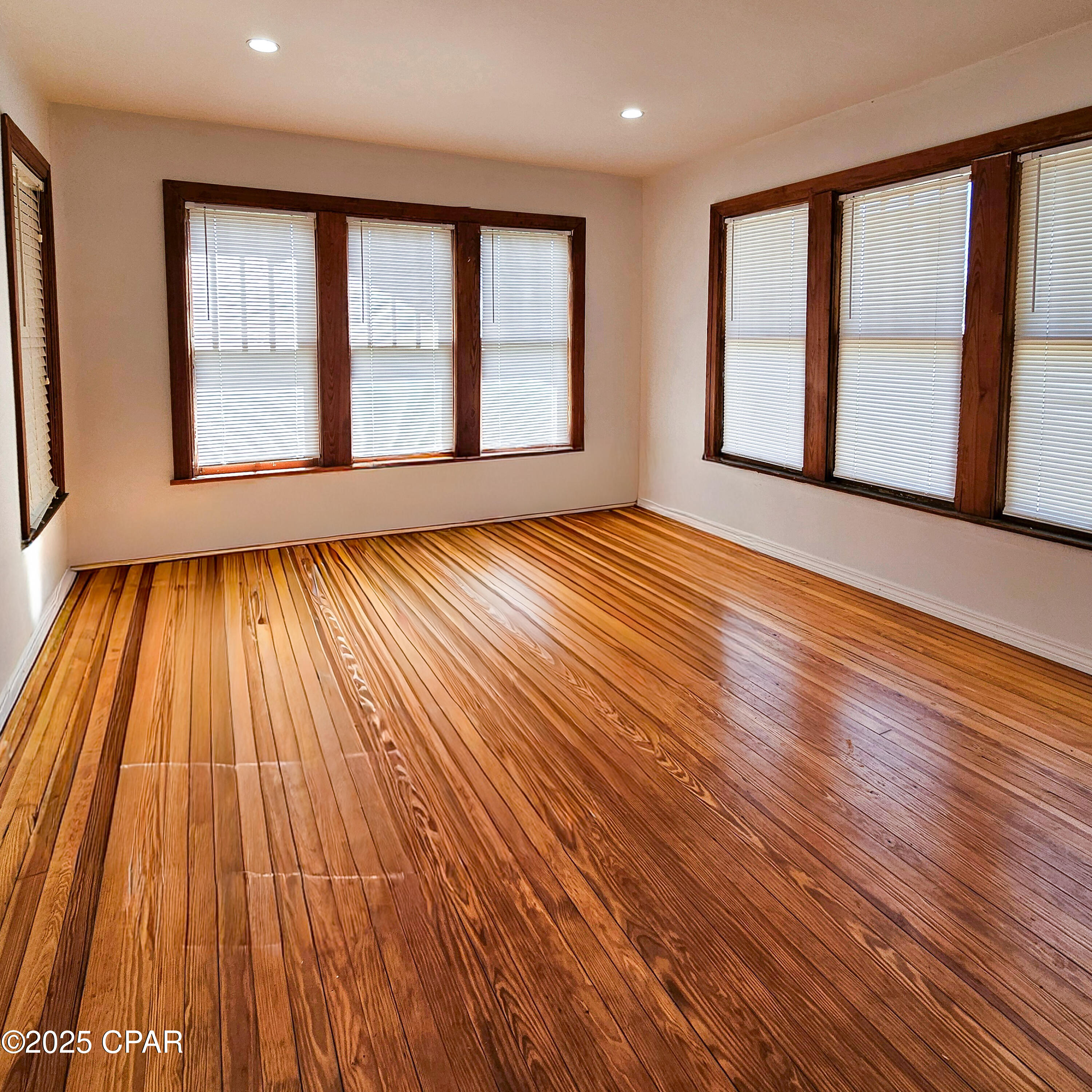 Image 10 For 1011 Grace Avenue