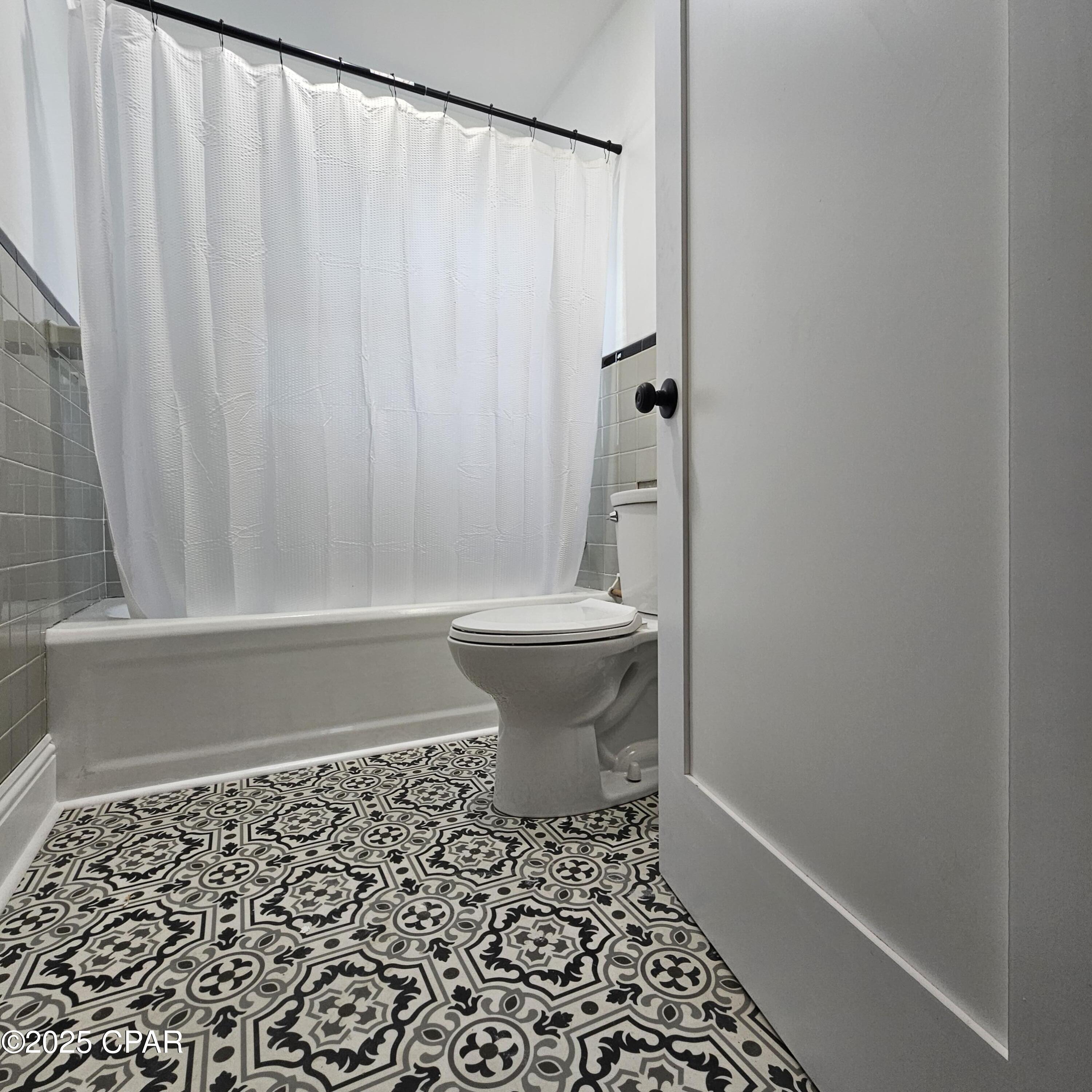 Image 11 For 1011 Grace Avenue