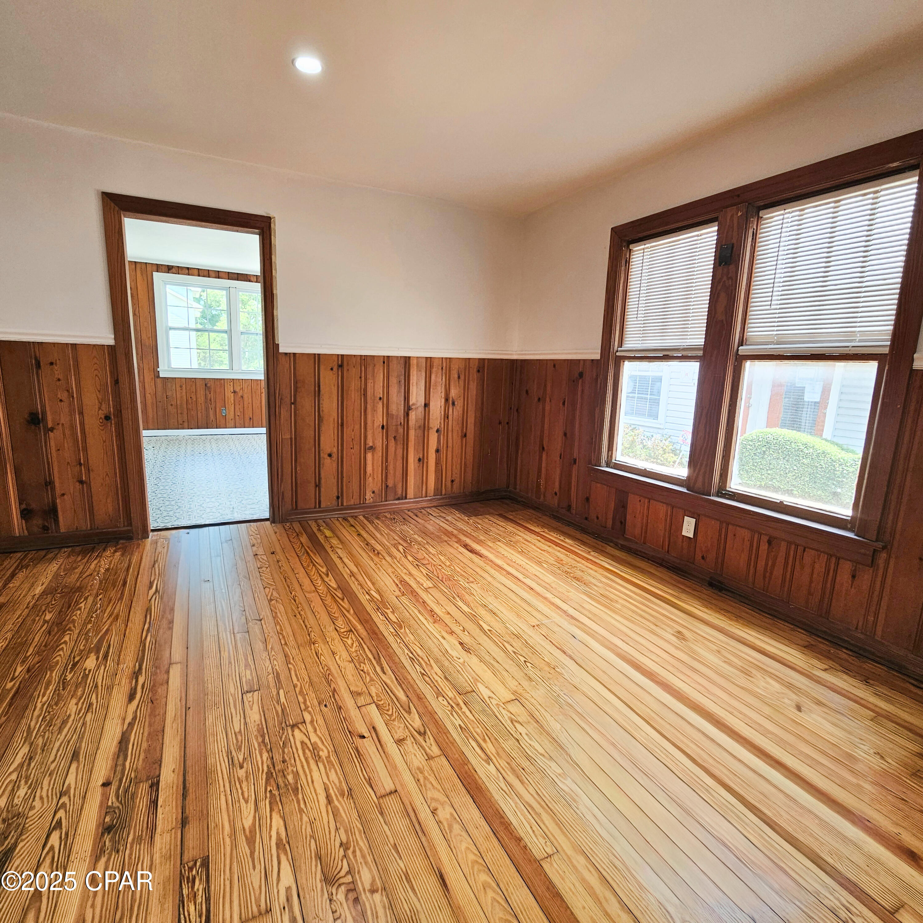 Image 5 For 1011 Grace Avenue