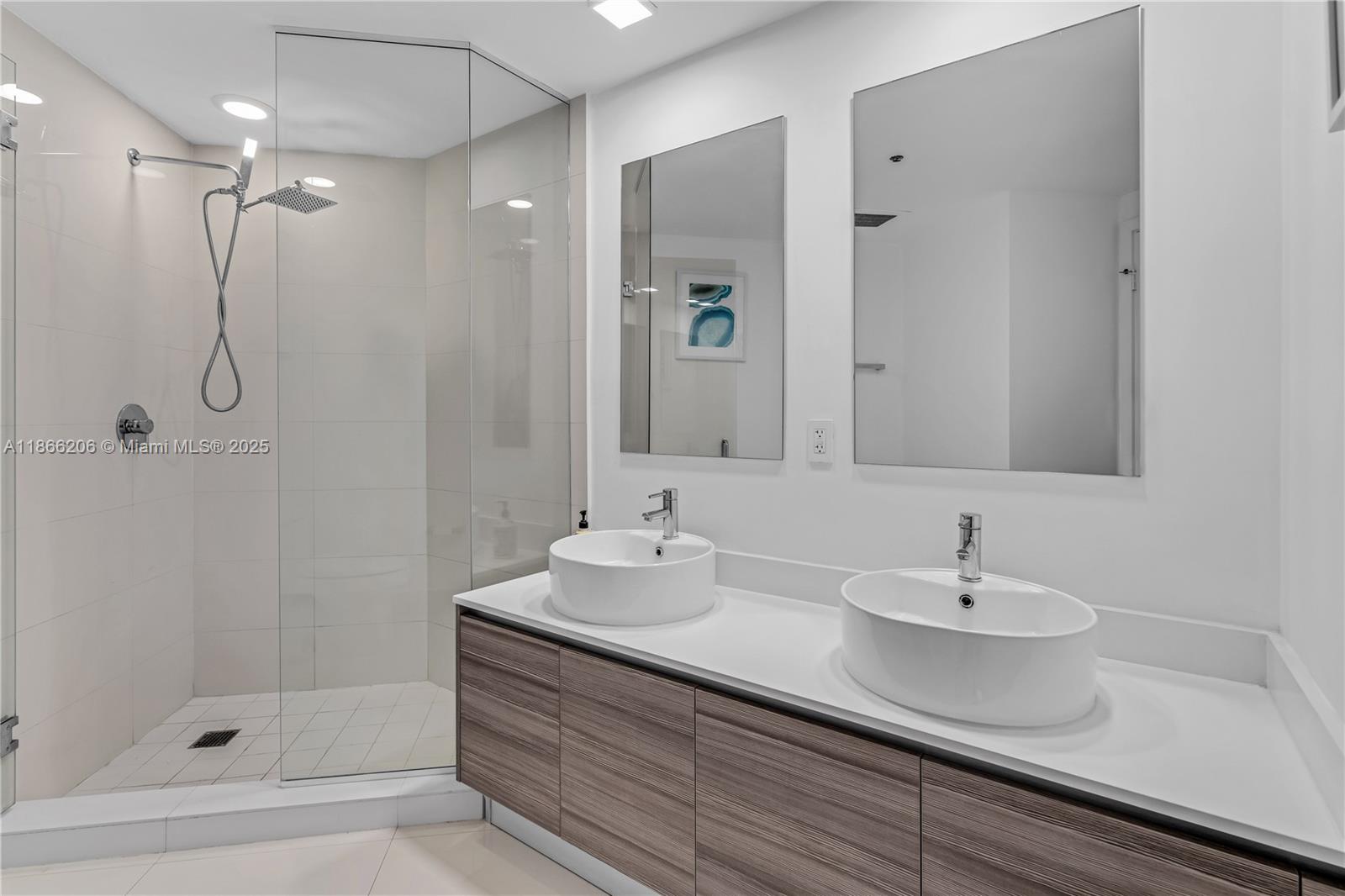 121 NE 34th St #3116, Miami FL 33137