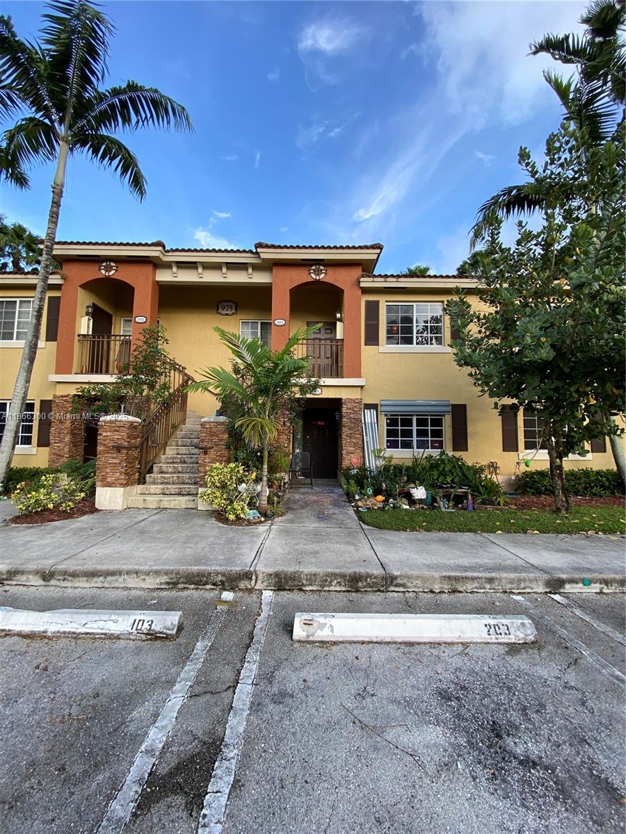 975 NE 34th Ave 203 #203 Homestead FL