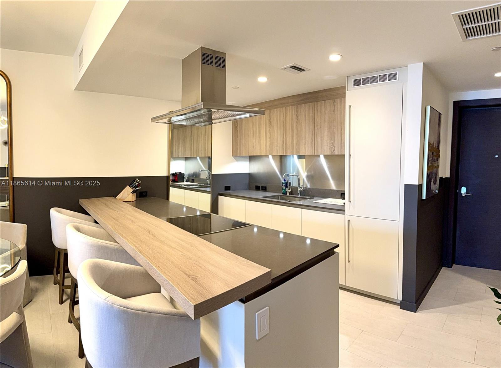 1000 Brickell Plz #4803, Miami FL 33131
