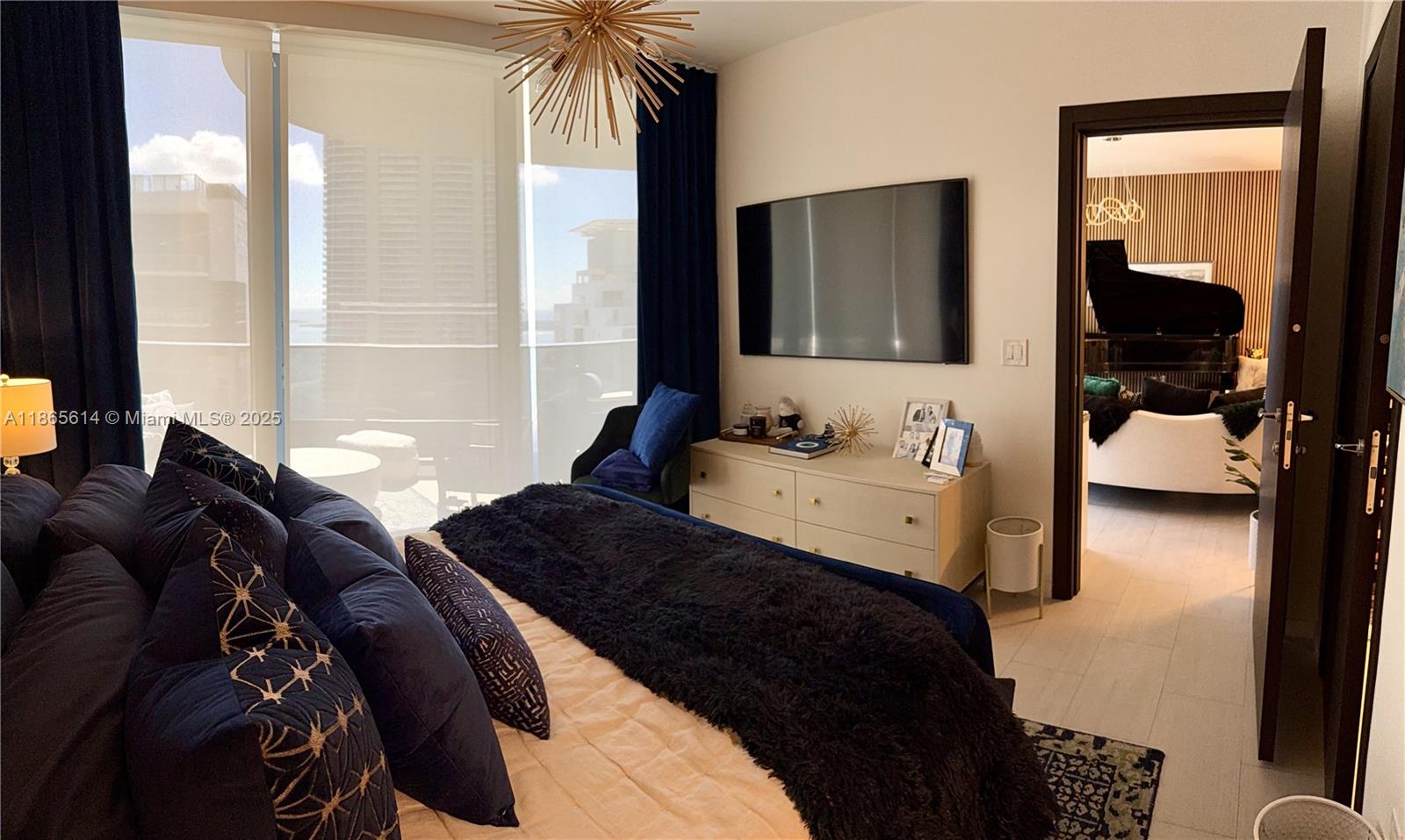 1000 Brickell Plz #4803, Miami FL 33131