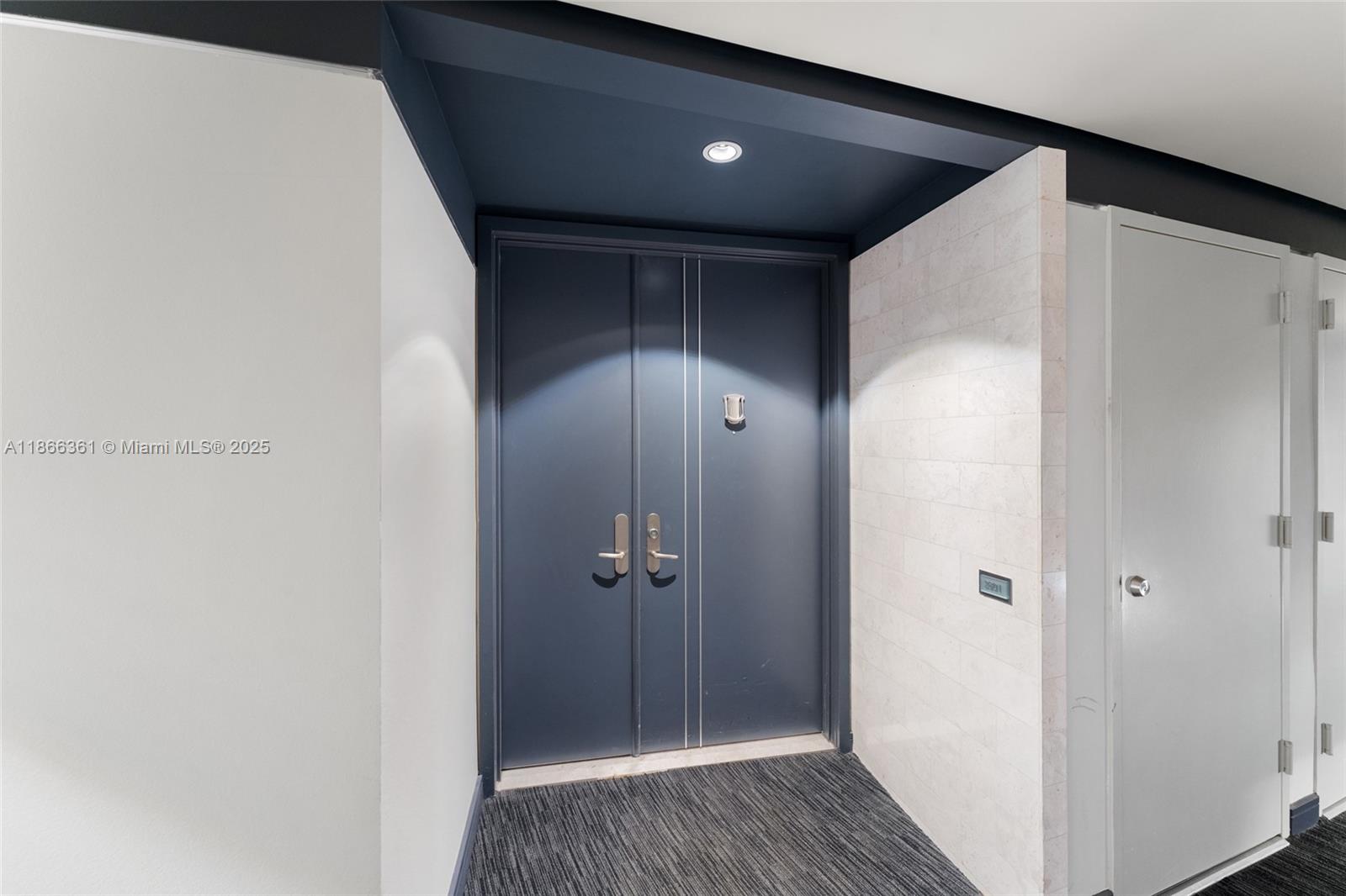 Apartamento à Venda em Miami, FL