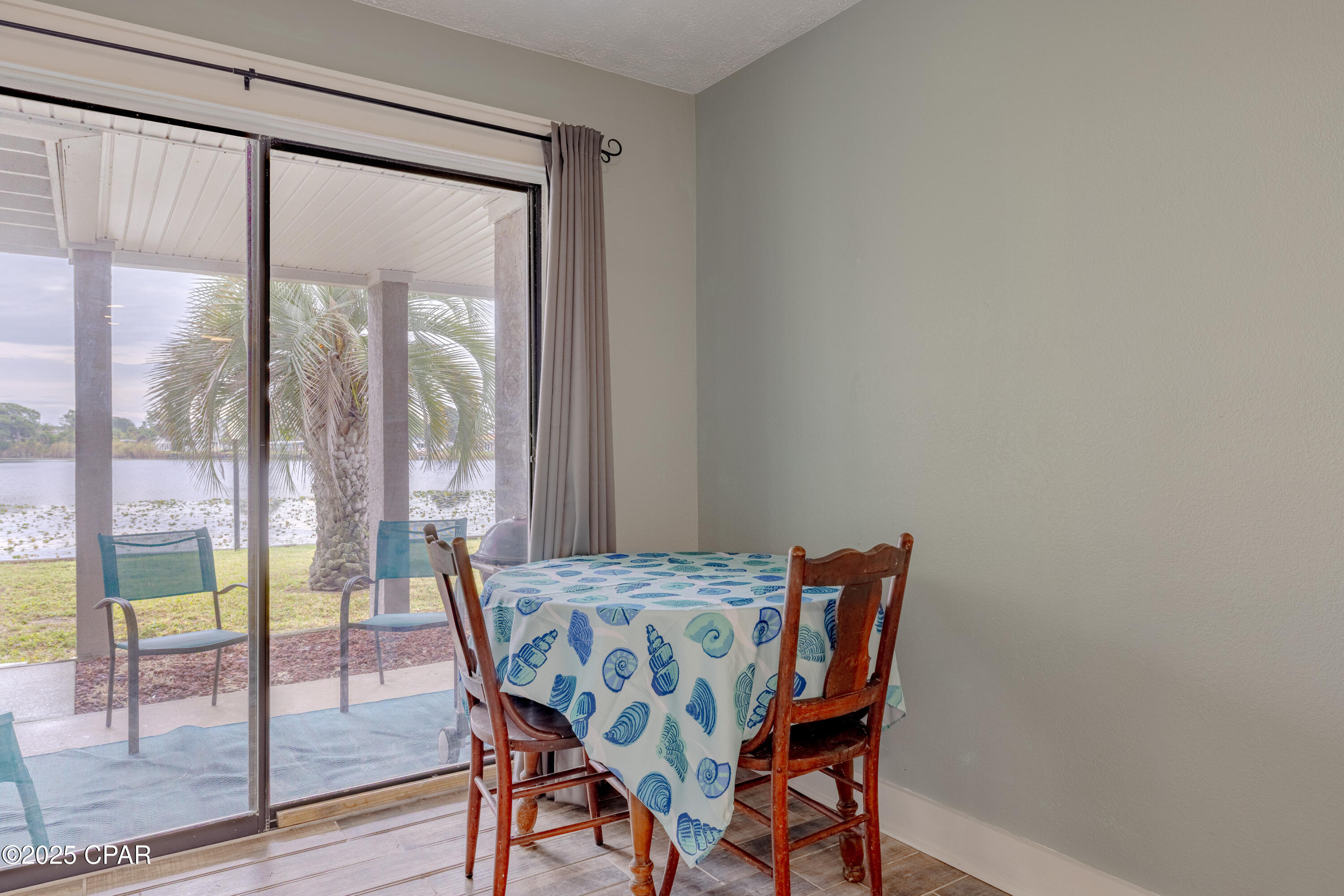 Image 3 For 301 Lullwater Drive 279