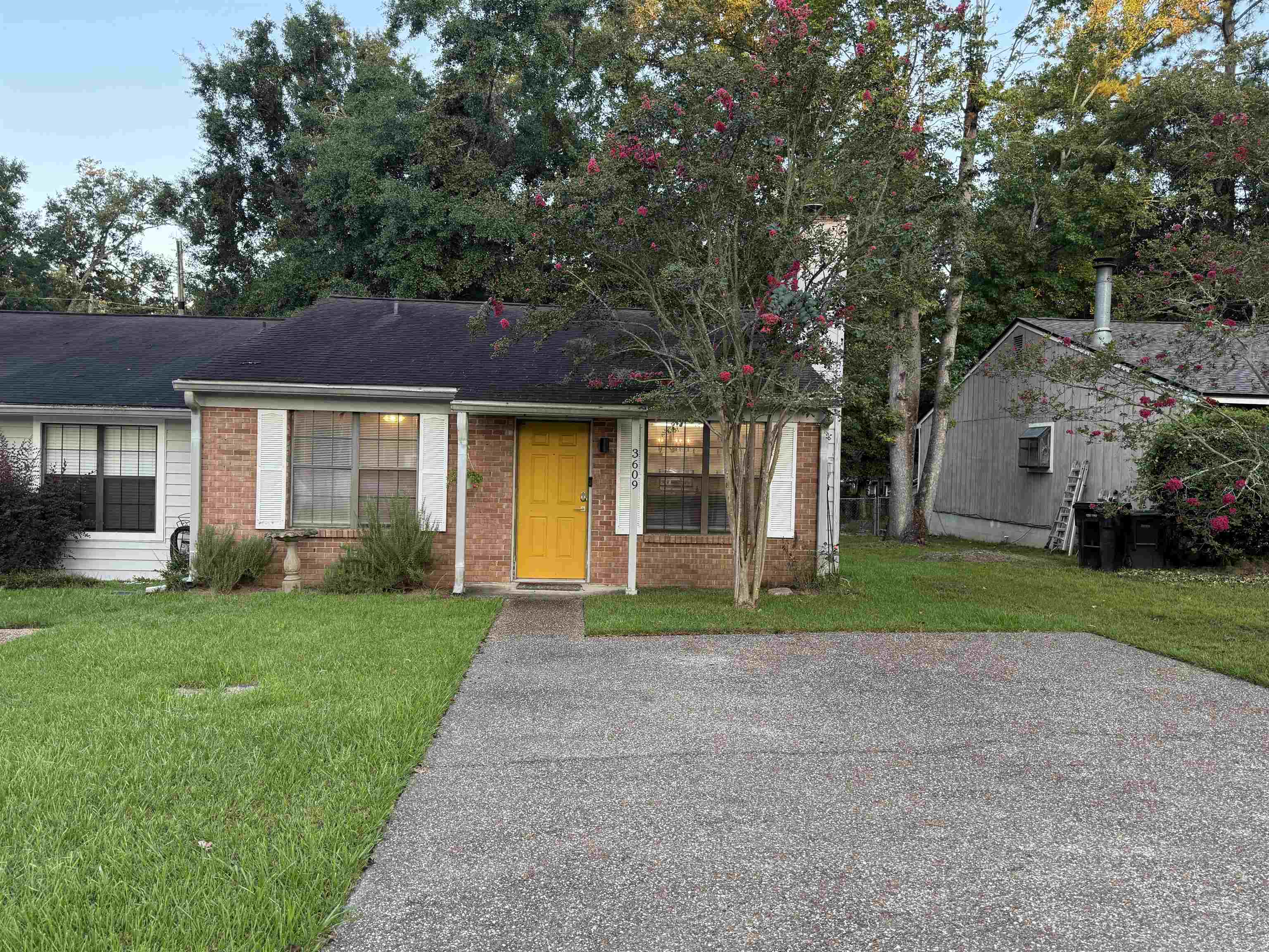 This beautiful newly renovated 2 bedroom, 2 bath townhome is located in Forest Commons and is conveniently located to everything! Step into a spacious floor plan with combo living/dining room, kitchen with upgraded countertops and all stainless steel appliances. The large master bedroom features a walk in closet and newly renovated master bathroom. An additional bedroom with a walk in closet also offers plenty of space. Enjoy the outdoors in the large screened in back porch and fenced backyard. Whether you're relaxing at home or hosting friends, this home has it all! Lawncare and Pest Control are Included! Available 8/27!