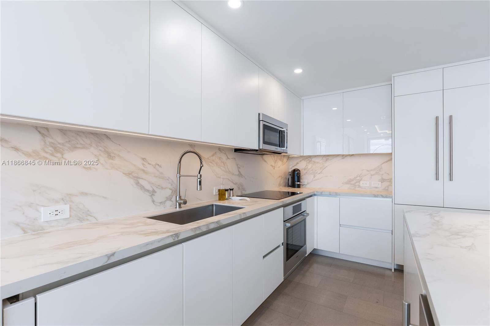 88 SW 7th St #3406, Miami FL 33130