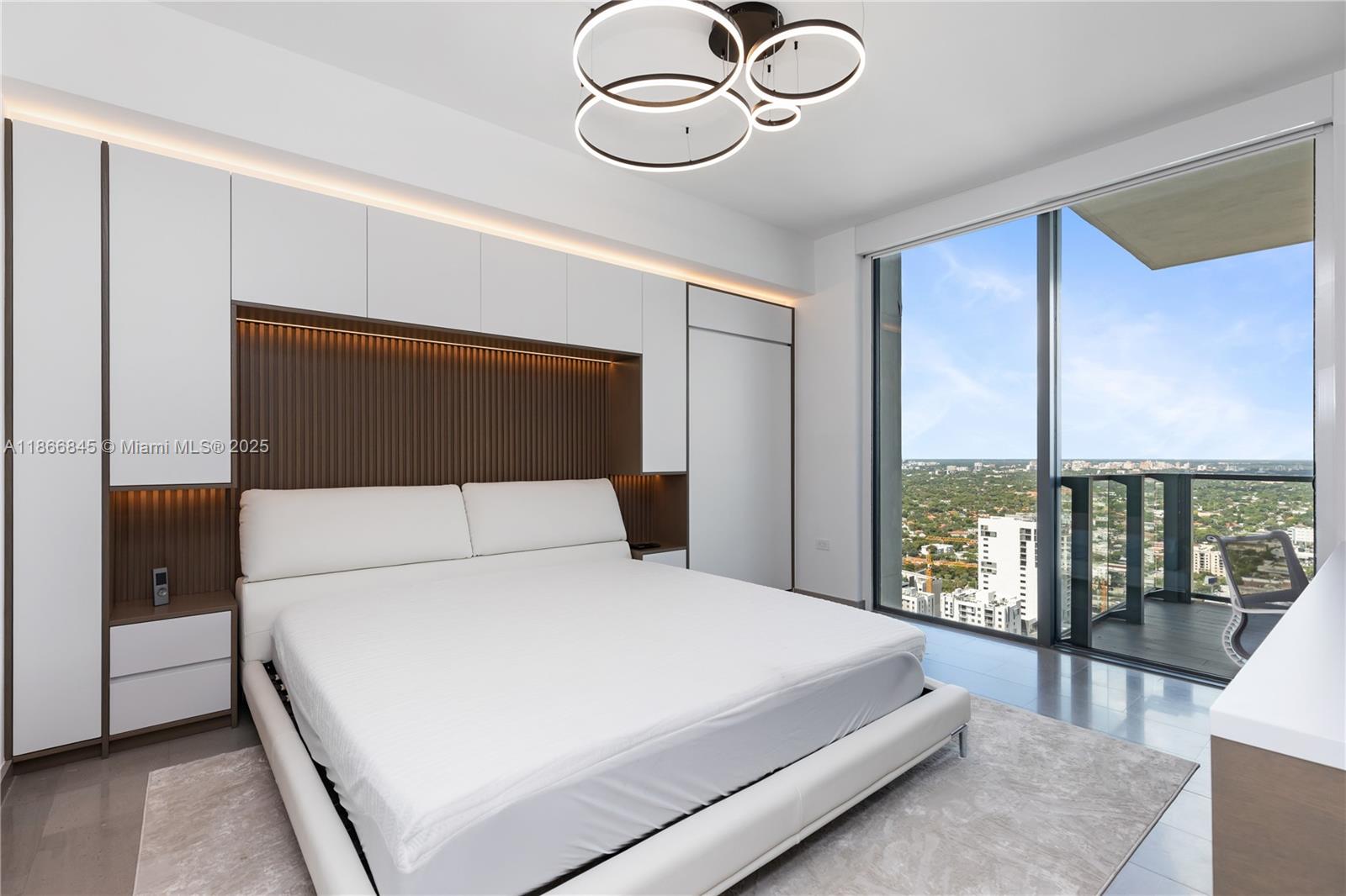 88 SW 7th St #3406, Miami FL 33130