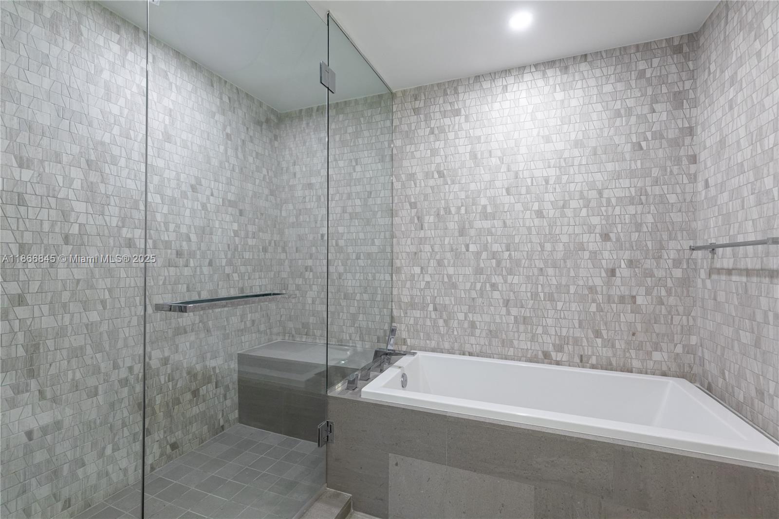 88 SW 7th St #3406, Miami FL 33130