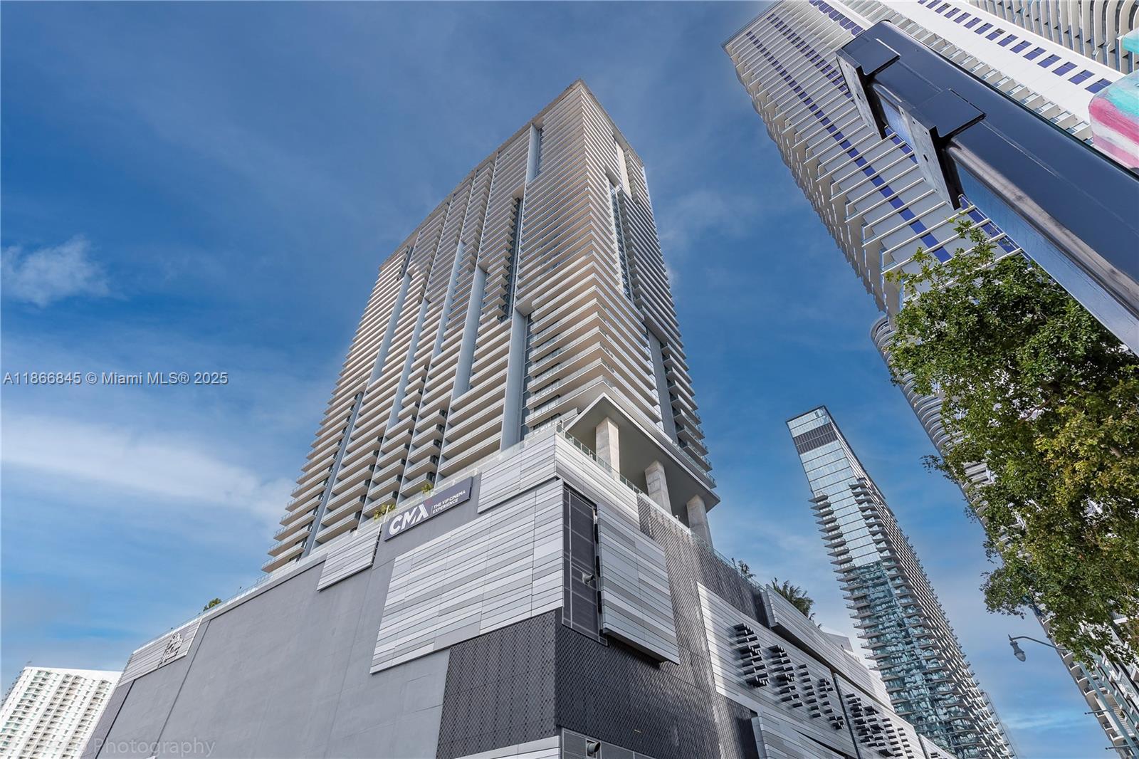 88 SW 7th St #3406, Miami FL 33130