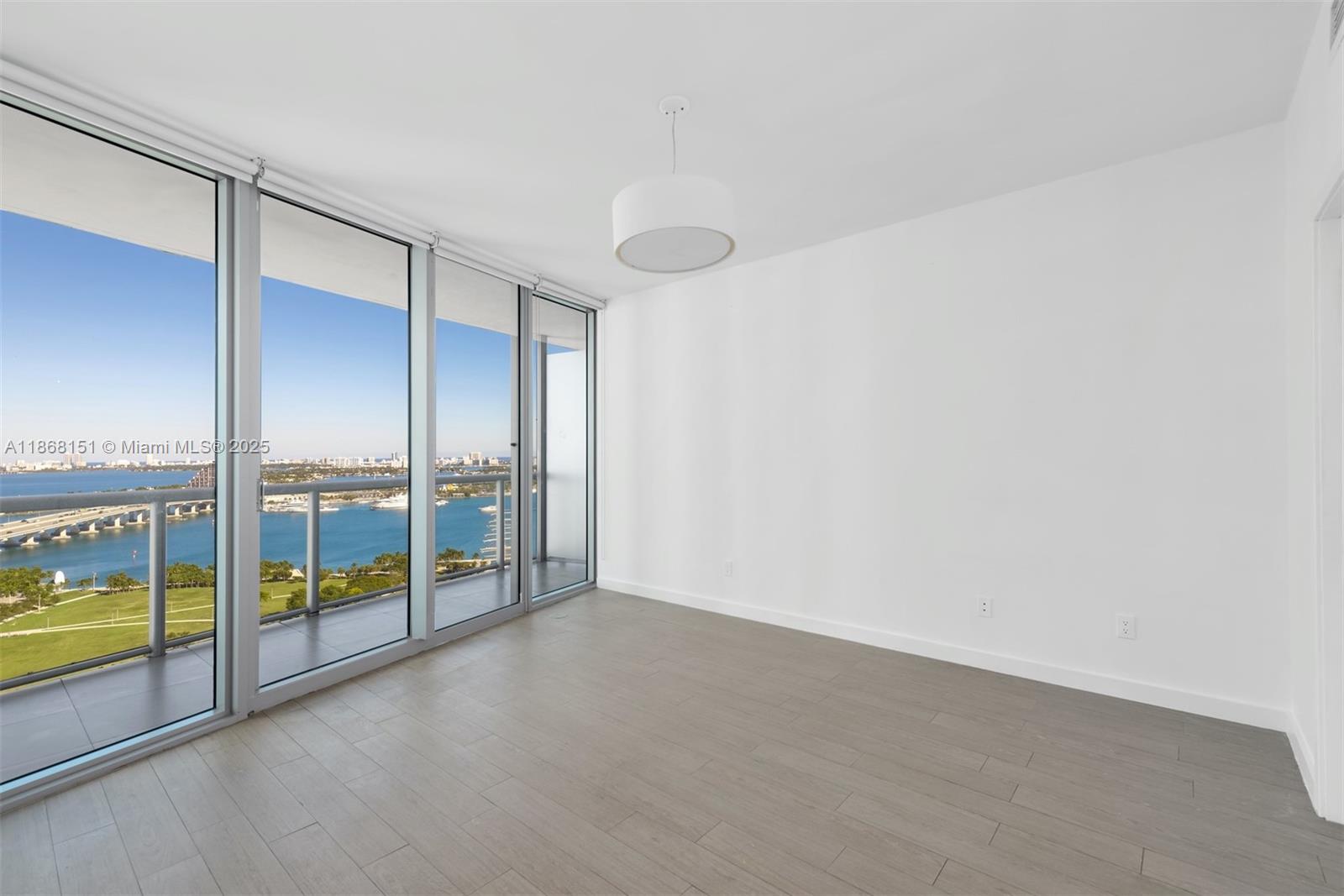 888 Biscayne Blvd #2712, Miami FL 33132