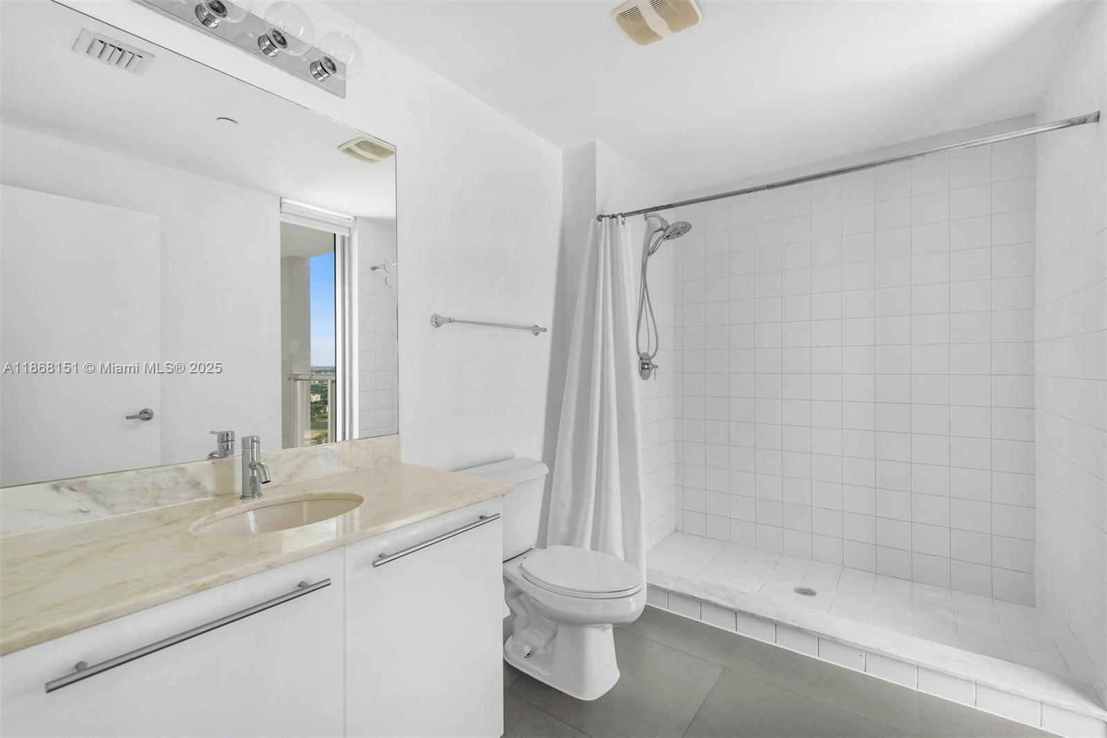 888 Biscayne Blvd #2712, Miami FL 33132