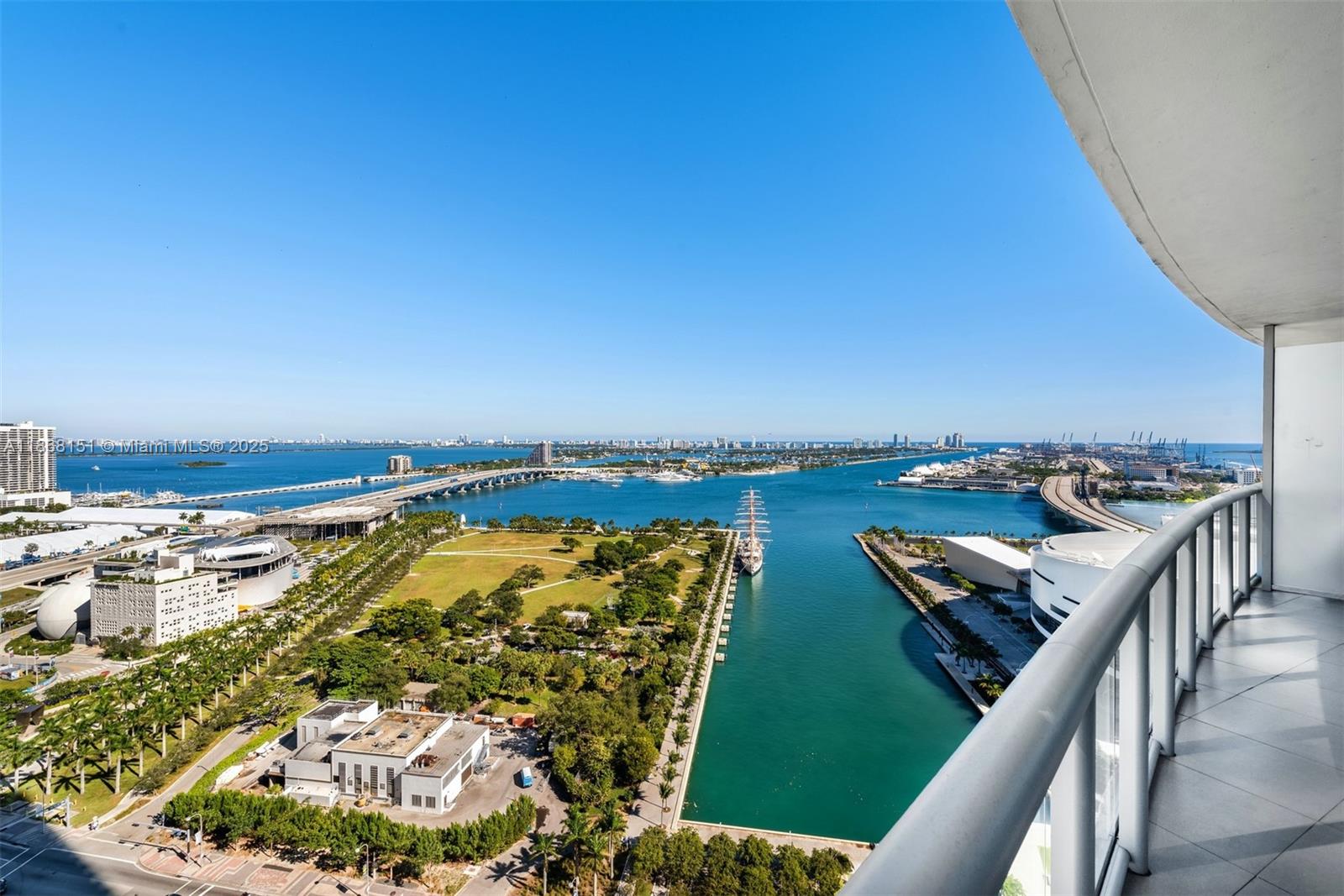 888 Biscayne Blvd #2712, Miami FL 33132