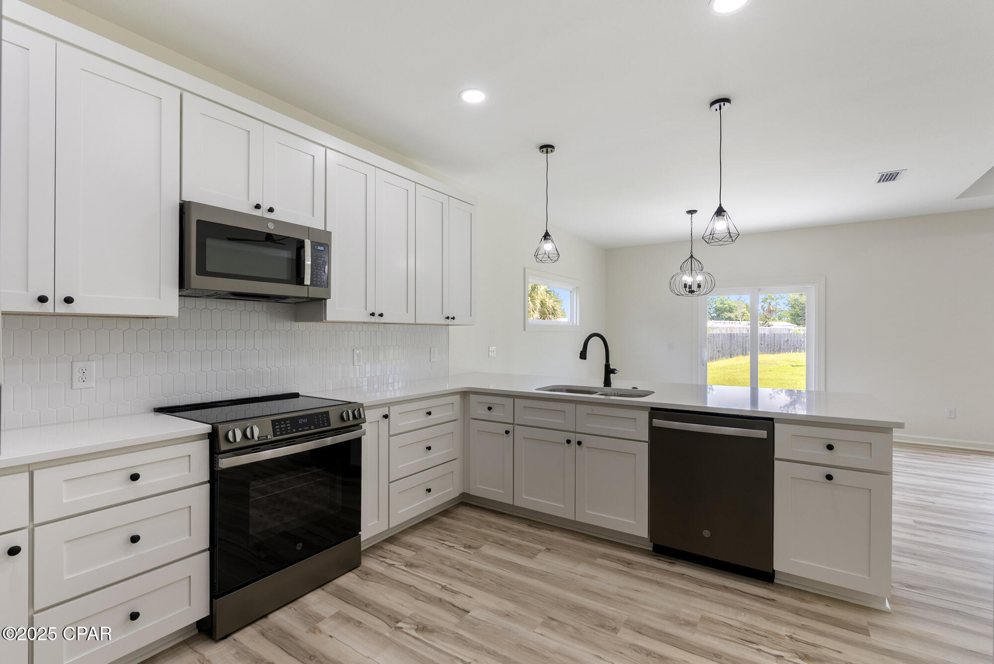 Image 12 For 2019 Twin Oaks Drive