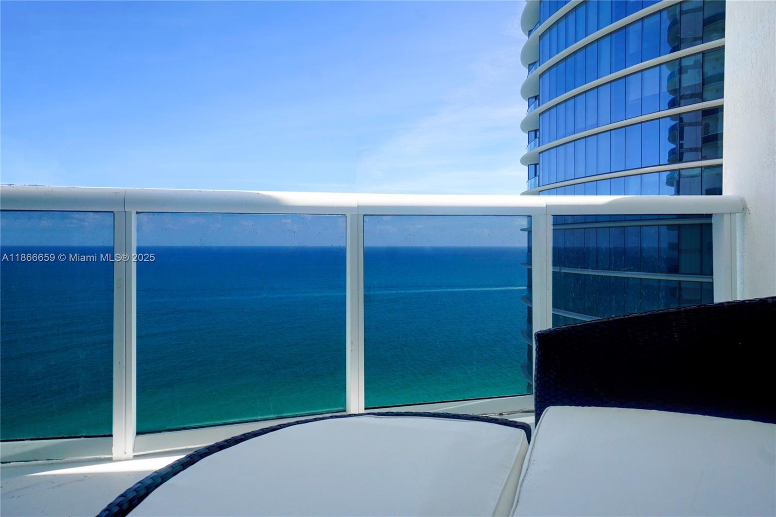 Apartamento à Venda em Sunny Isles Beach, FL