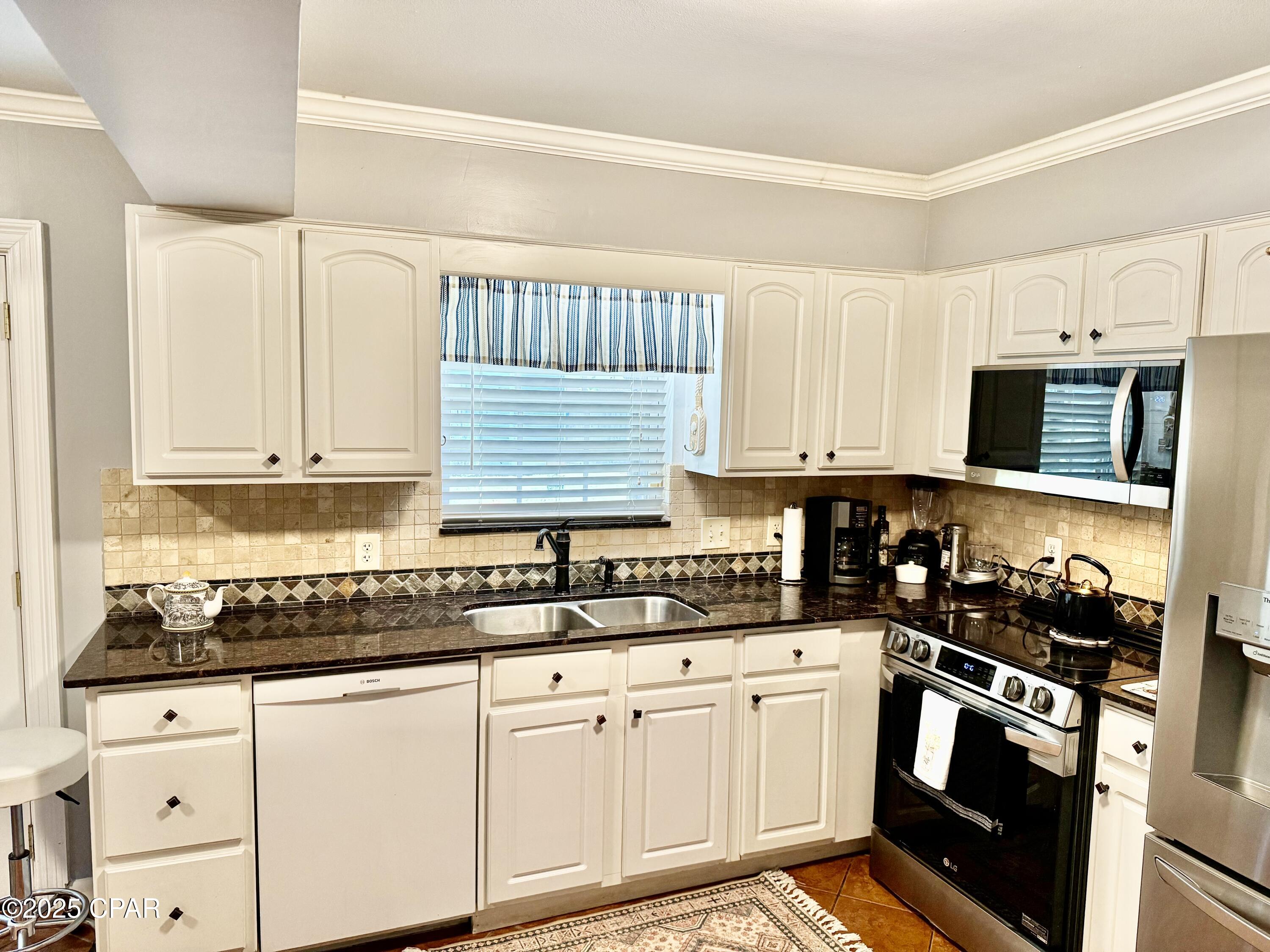 Image 11 For 2704 Drummond Avenue