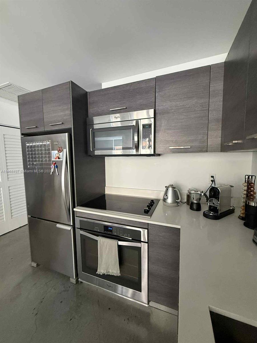 Turnkey Investment Opportunity in Downtown !!

Excellent investment in one of Downtown’s most desirable locations — steps from Whole Foods, Brickell Avenue, Bayfront Park, museums, theaters, and the Metromover. This loft-style unit offers high ceilings, concrete floors, abundant natural light, and a south-facing exposure. The kitchen is finished with granite countertops, while custom-made walking closet adds both functionality and value to the space. Designed by Yves Behar, this unit embodies raw industrial elegance. Building amenities attract strong rental demand, including: Rooftop pool with 360° city and bay views. Gym and Skylounge on the 38th floor.

Currently rented for $2,400/month with a solid Tenant in place, offering immediate cash flow.
Easy to show.