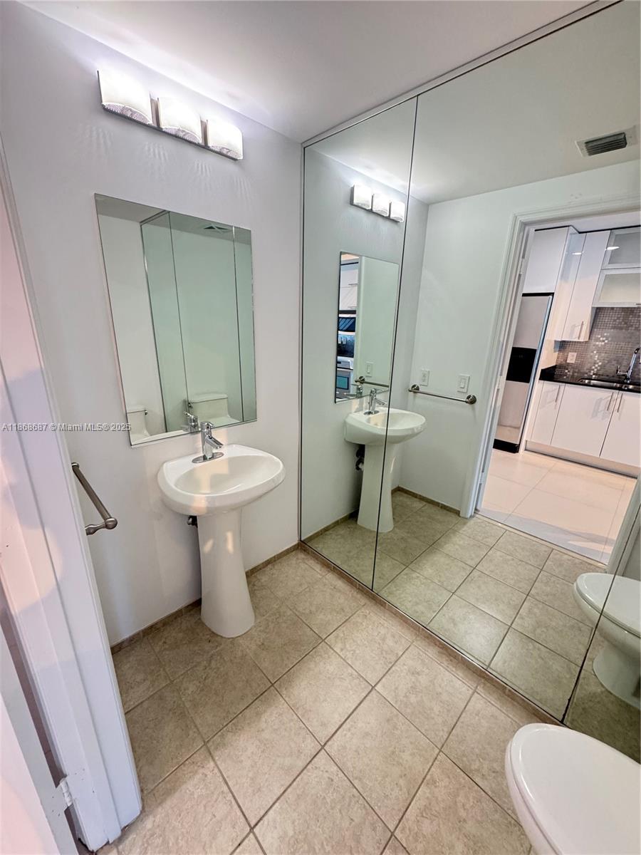 60 SW 13th St #2606, Miami FL 33130