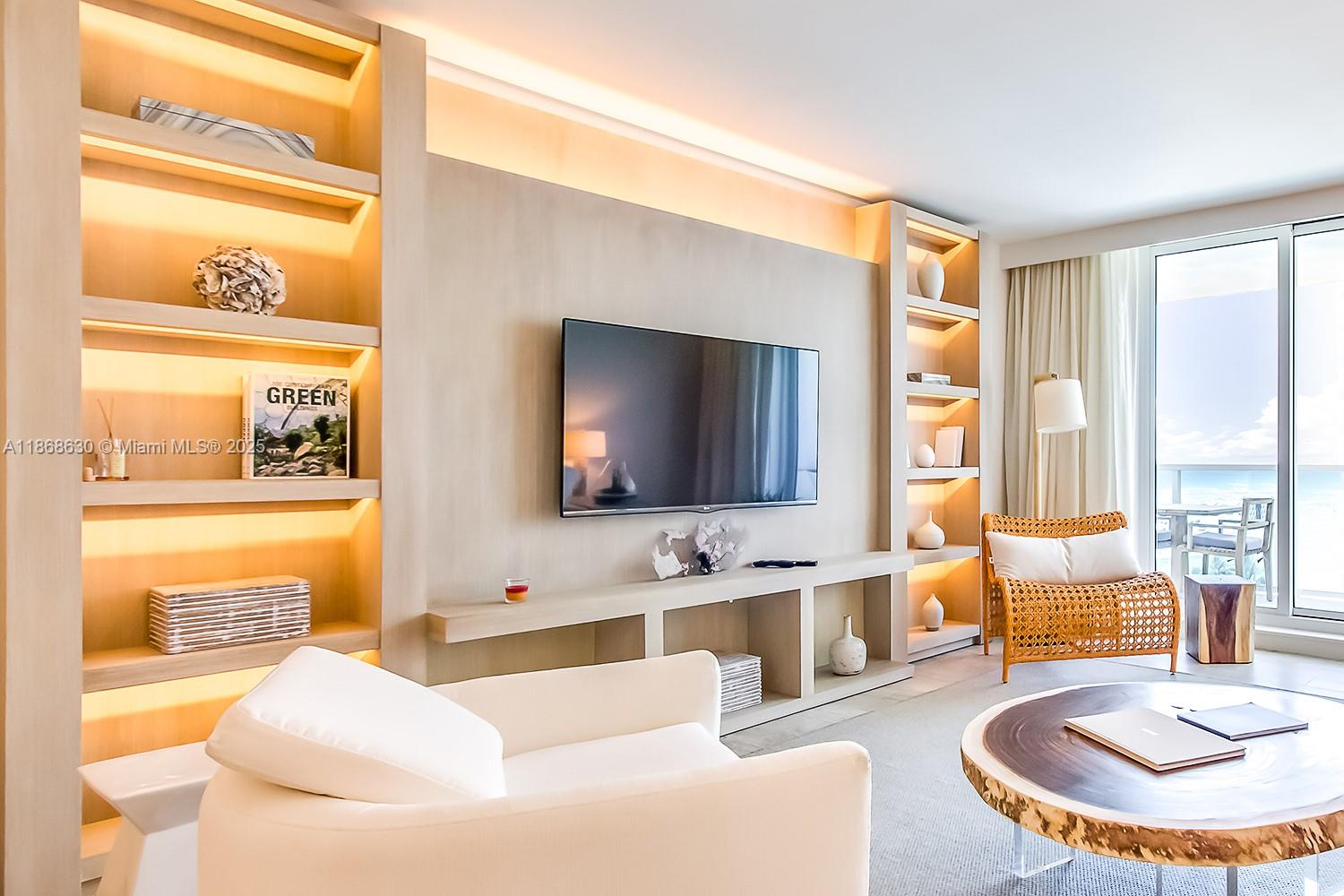 102 24th St Unit 1016, Miami Beach, Florida 33139