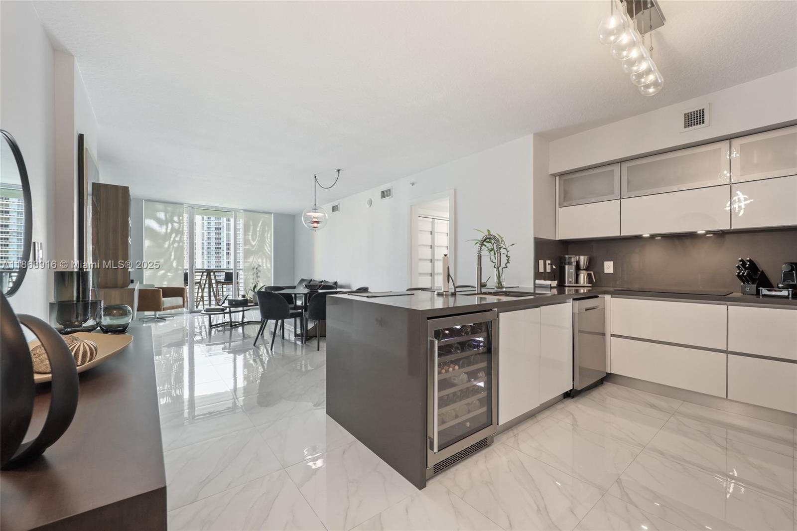 325 S Biscayne Blvd #2515, Miami FL 33131