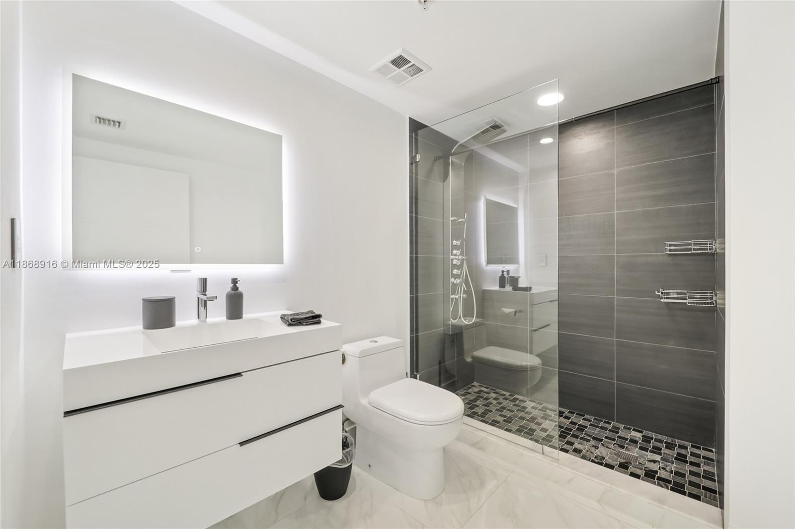 325 S Biscayne Blvd #2515, Miami FL 33131