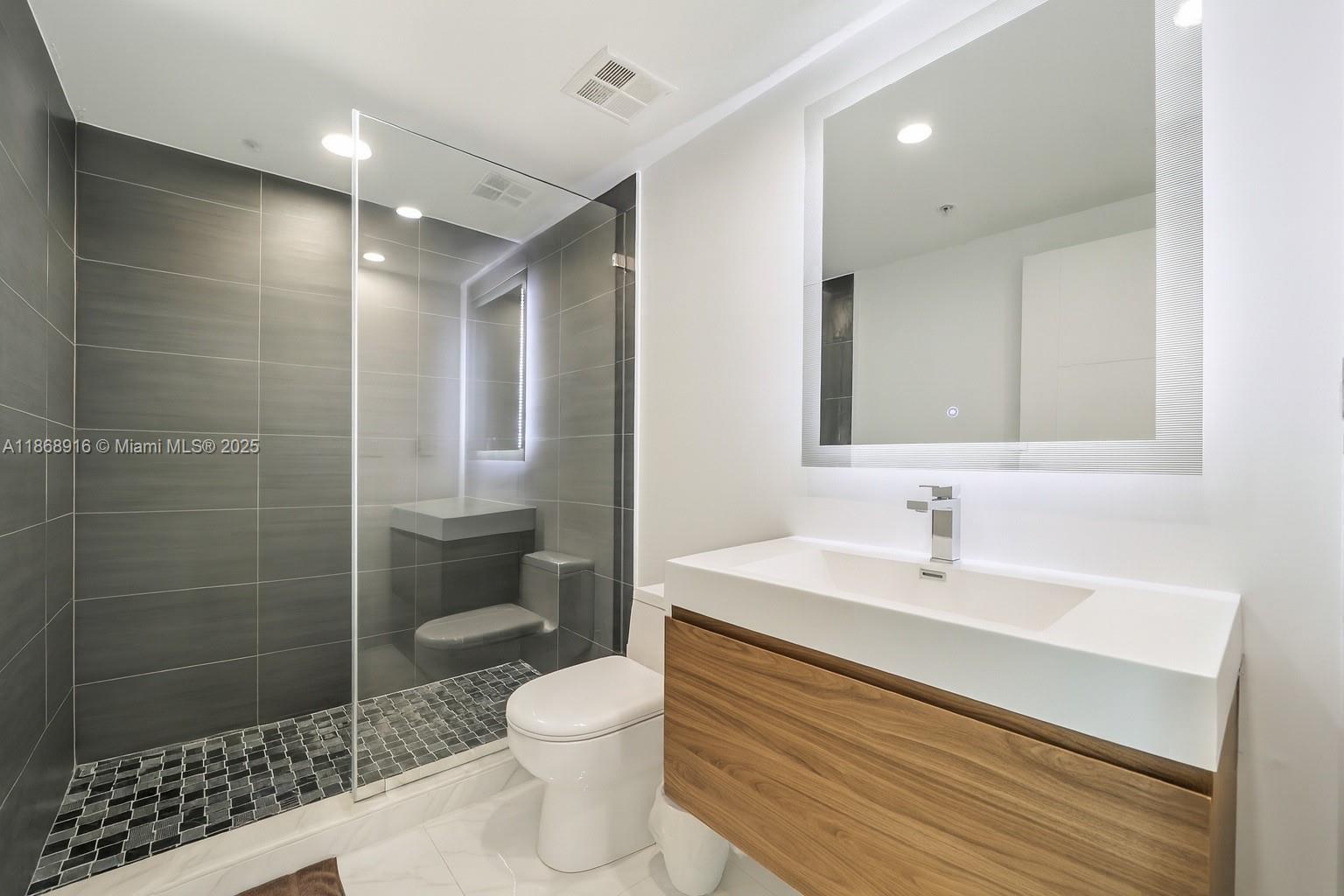 325 S Biscayne Blvd #2515, Miami FL 33131