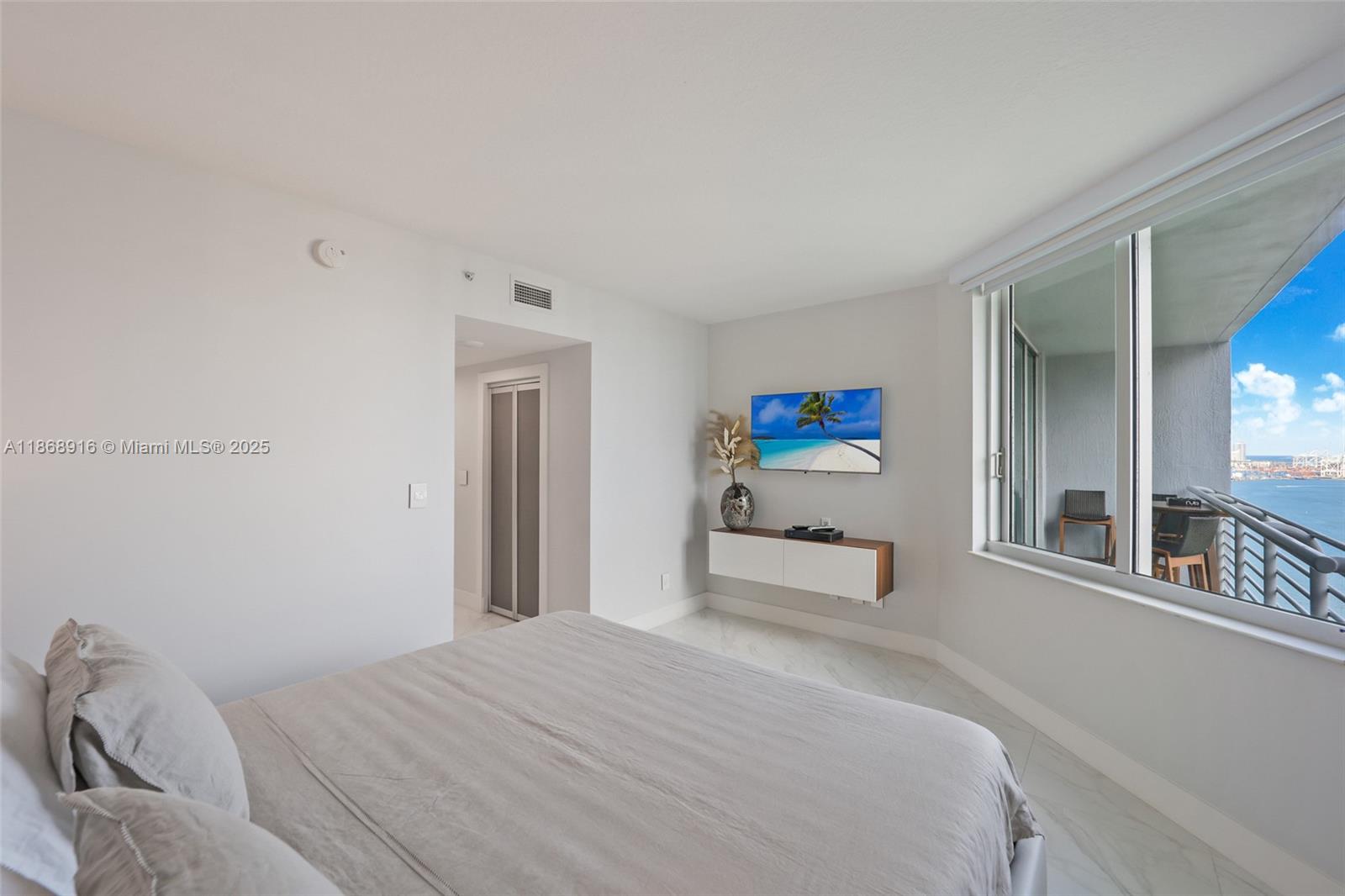 325 S Biscayne Blvd #2515, Miami FL 33131