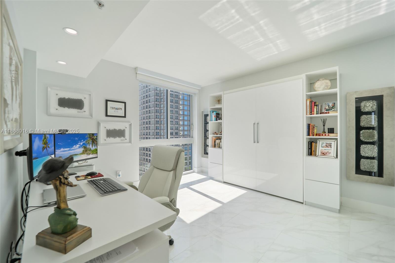 325 S Biscayne Blvd #2515, Miami FL 33131