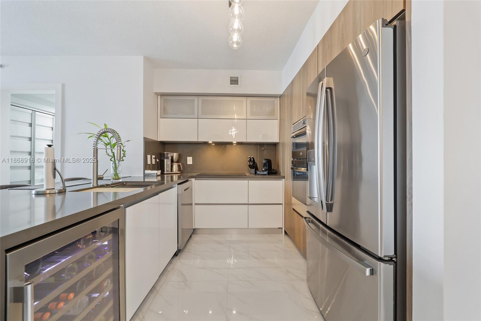 325 S Biscayne Blvd #2515, Miami FL 33131