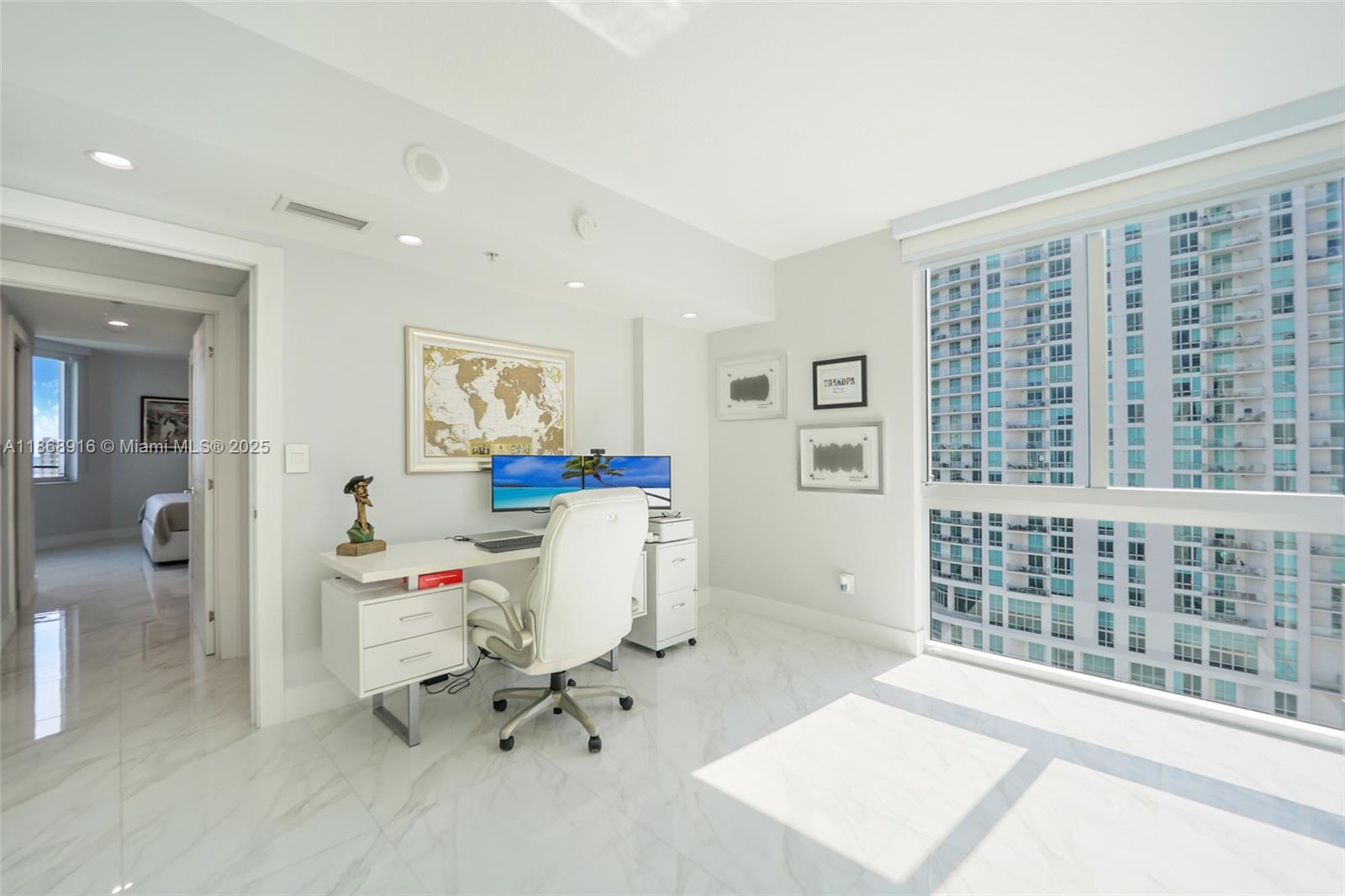 325 S Biscayne Blvd #2515, Miami FL 33131