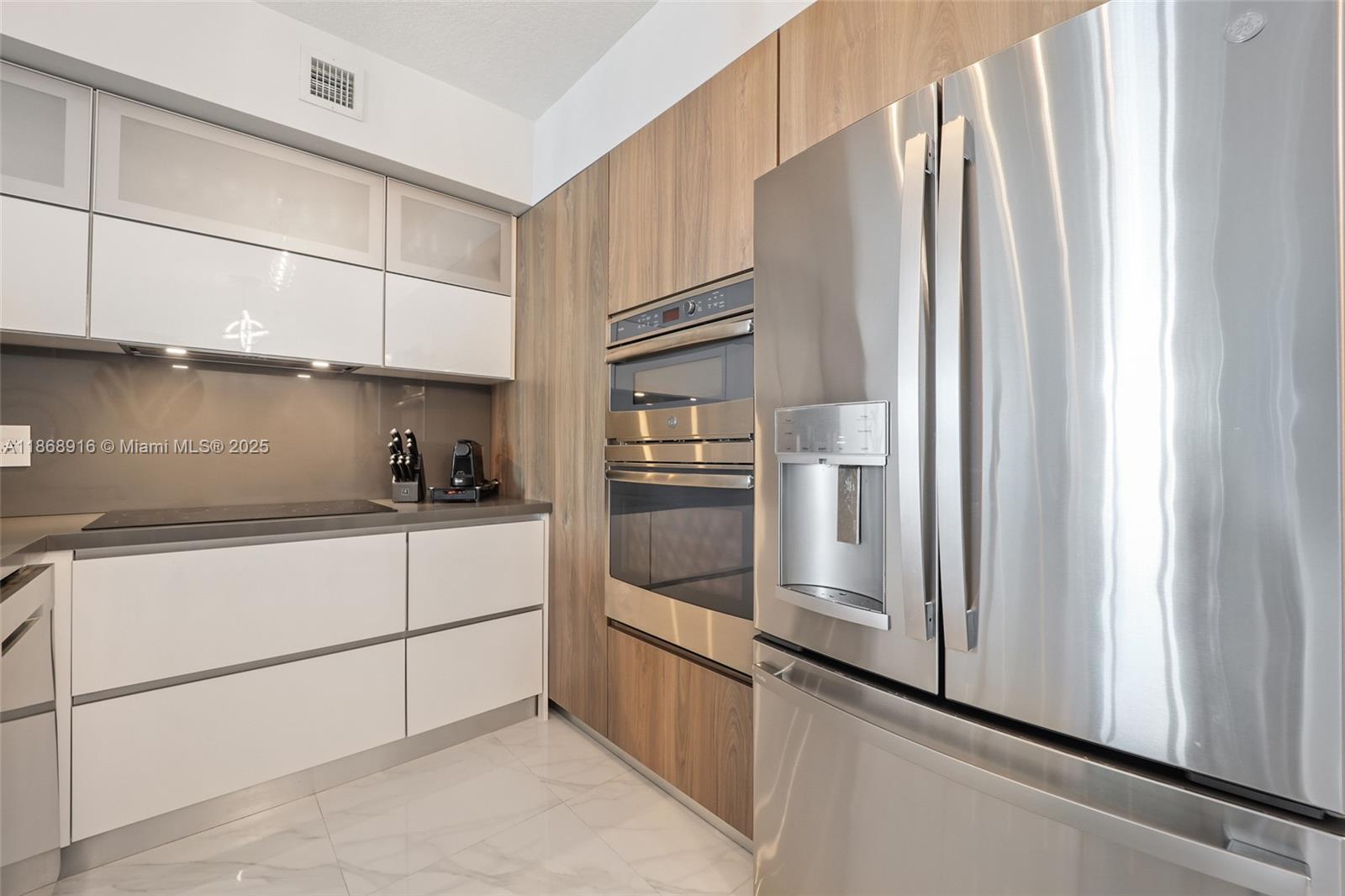 325 S Biscayne Blvd #2515, Miami FL 33131