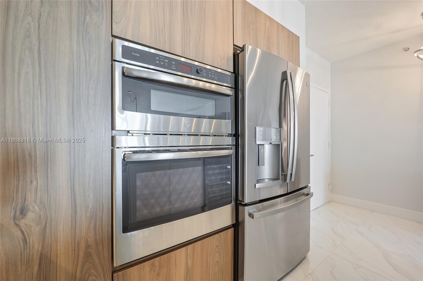 325 S Biscayne Blvd #2515, Miami FL 33131