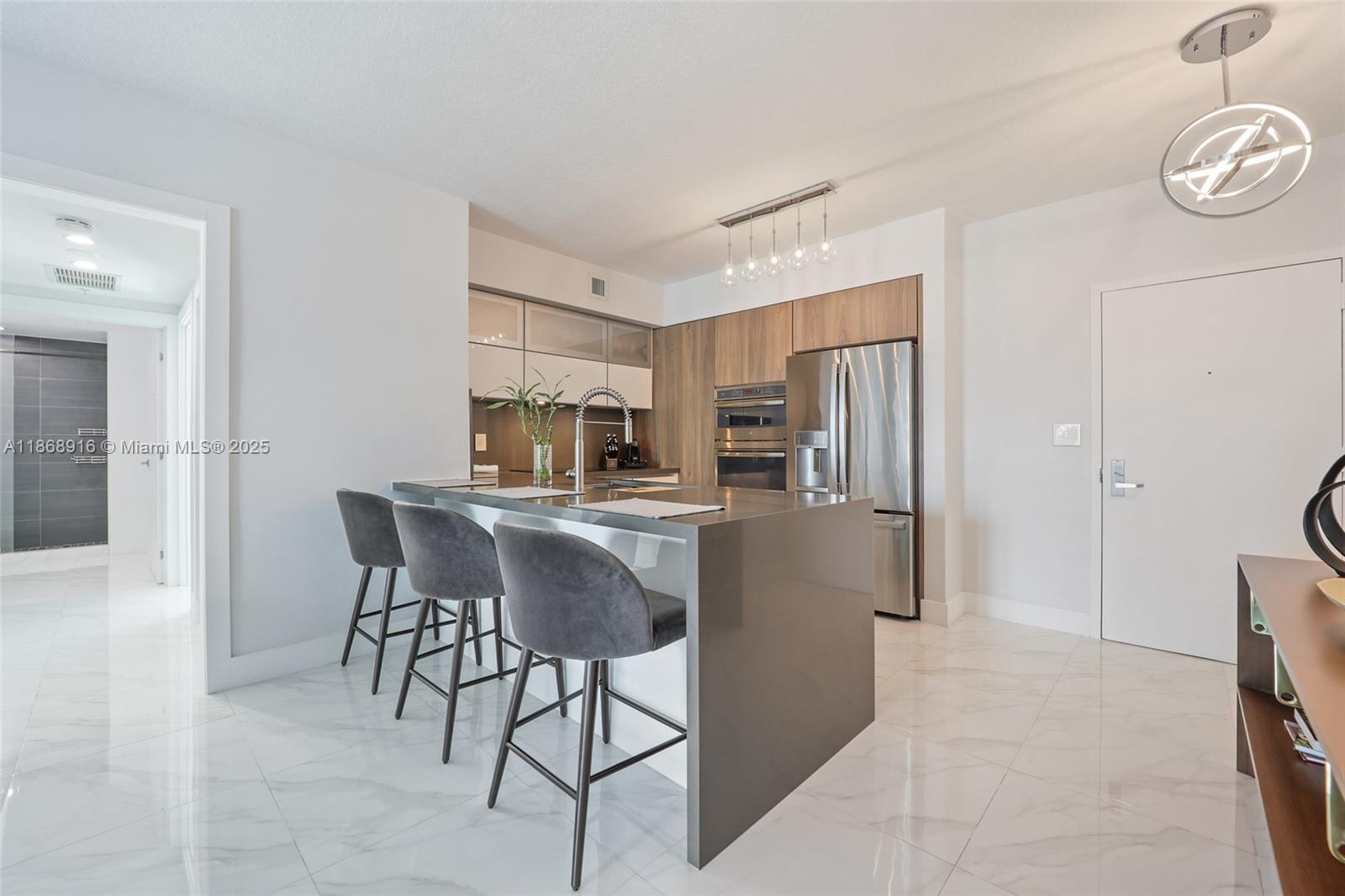 325 S Biscayne Blvd #2515, Miami FL 33131