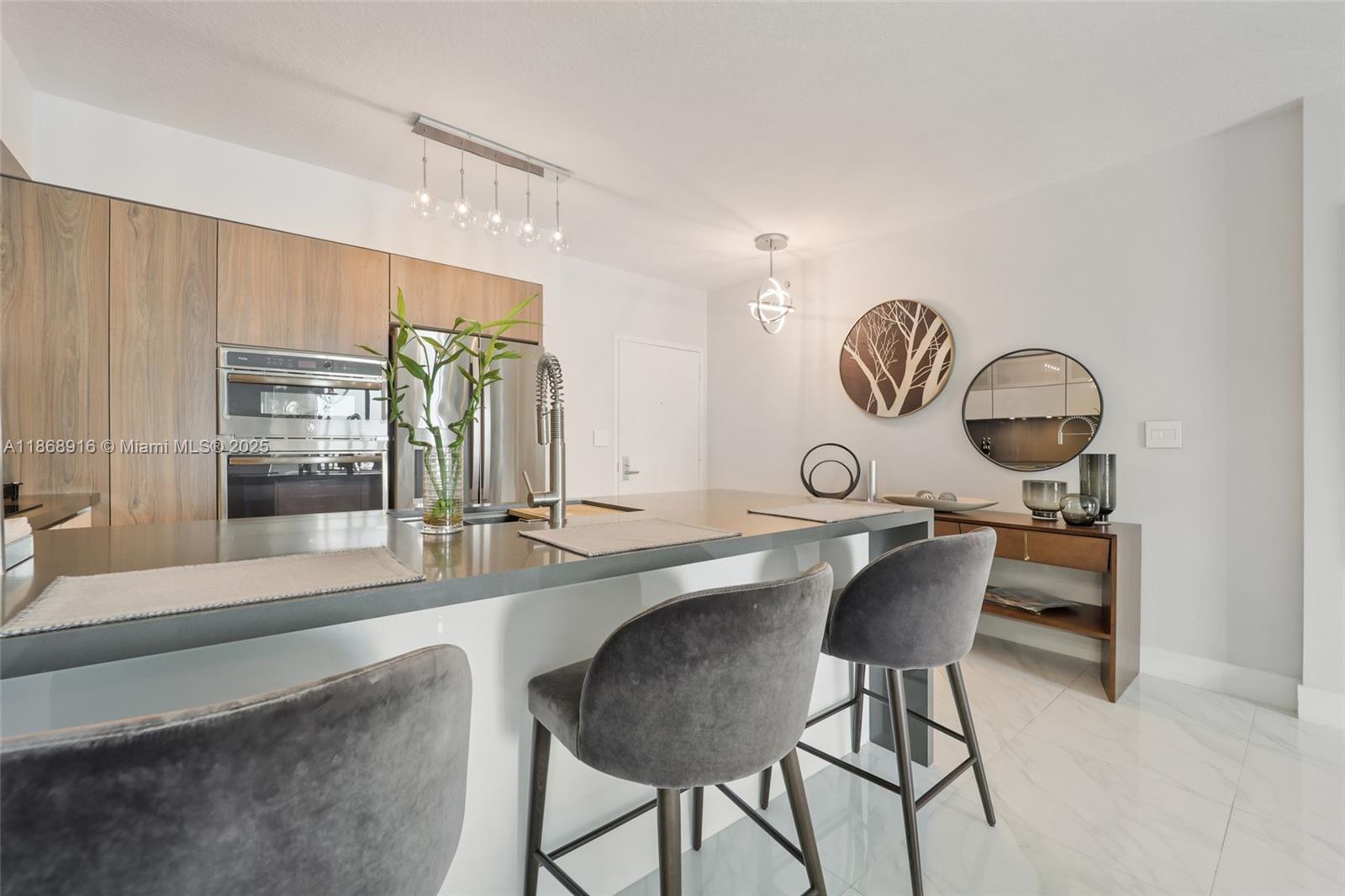 325 S Biscayne Blvd #2515, Miami FL 33131