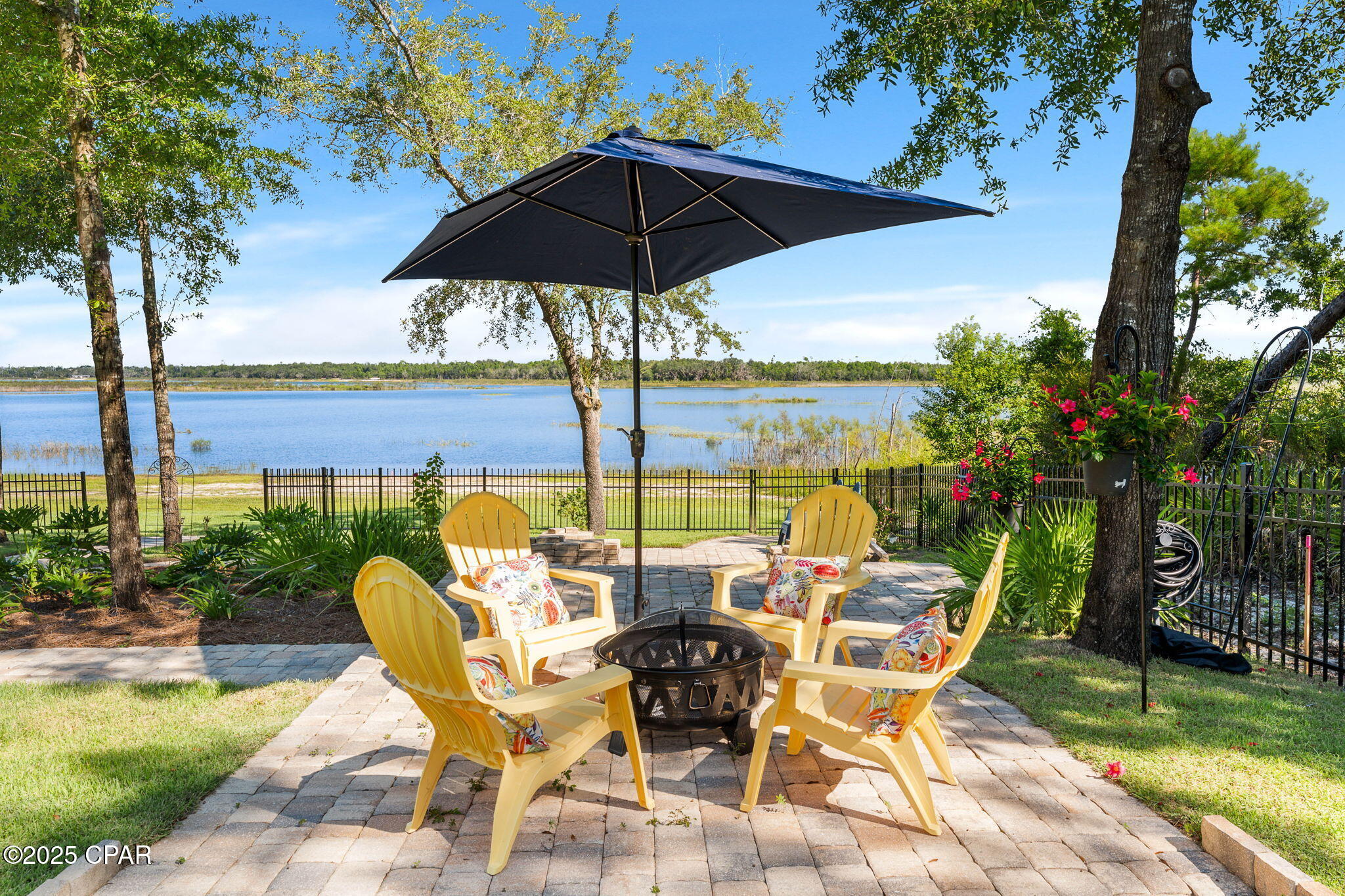 Listing photo id 10 for 169 Lake Merial Boulevard