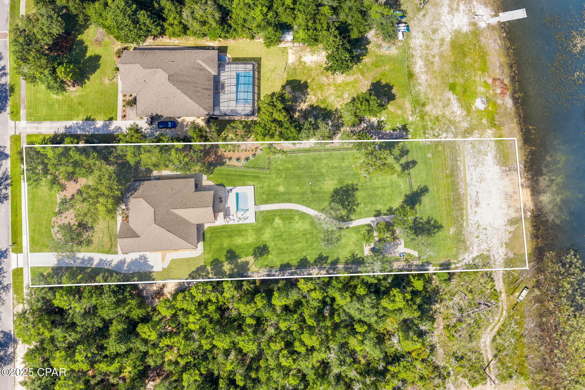 Listing photo id 100 for 169 Lake Merial Boulevard