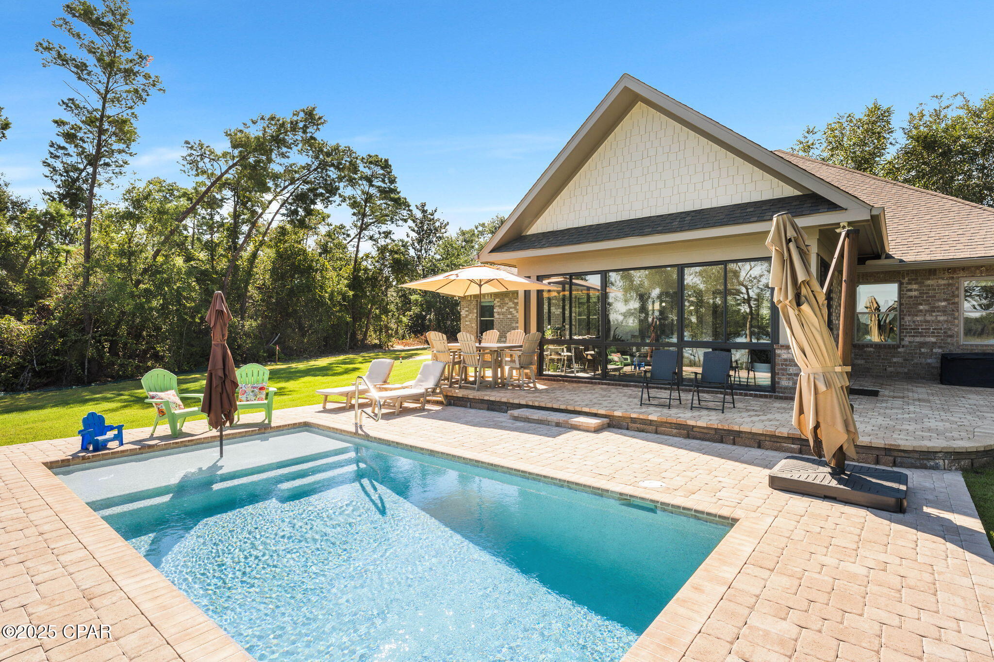 Listing photo id 12 for 169 Lake Merial Boulevard