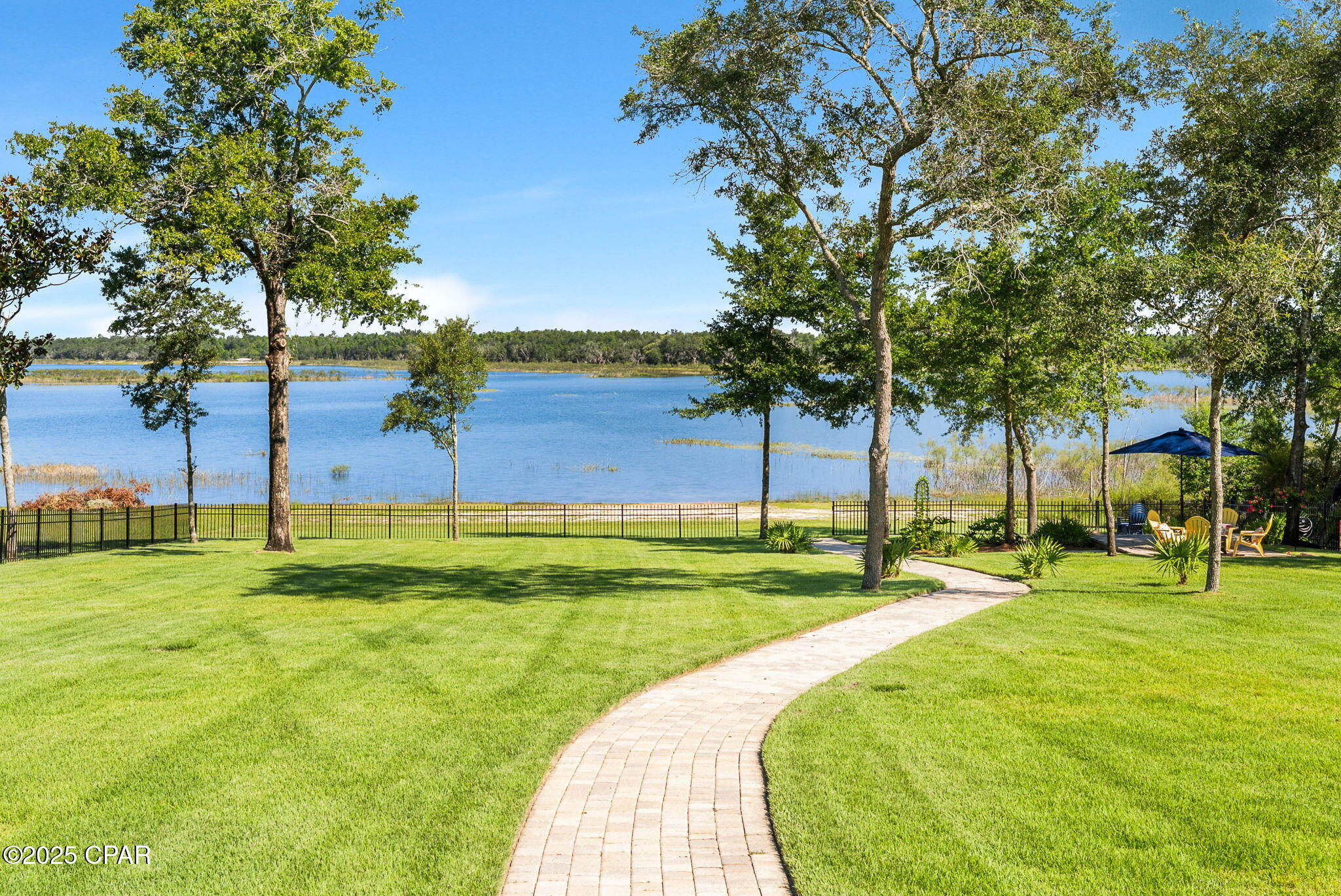 Listing photo id 13 for 169 Lake Merial Boulevard