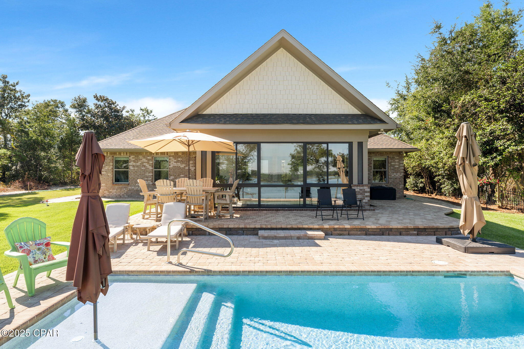 Listing photo id 14 for 169 Lake Merial Boulevard