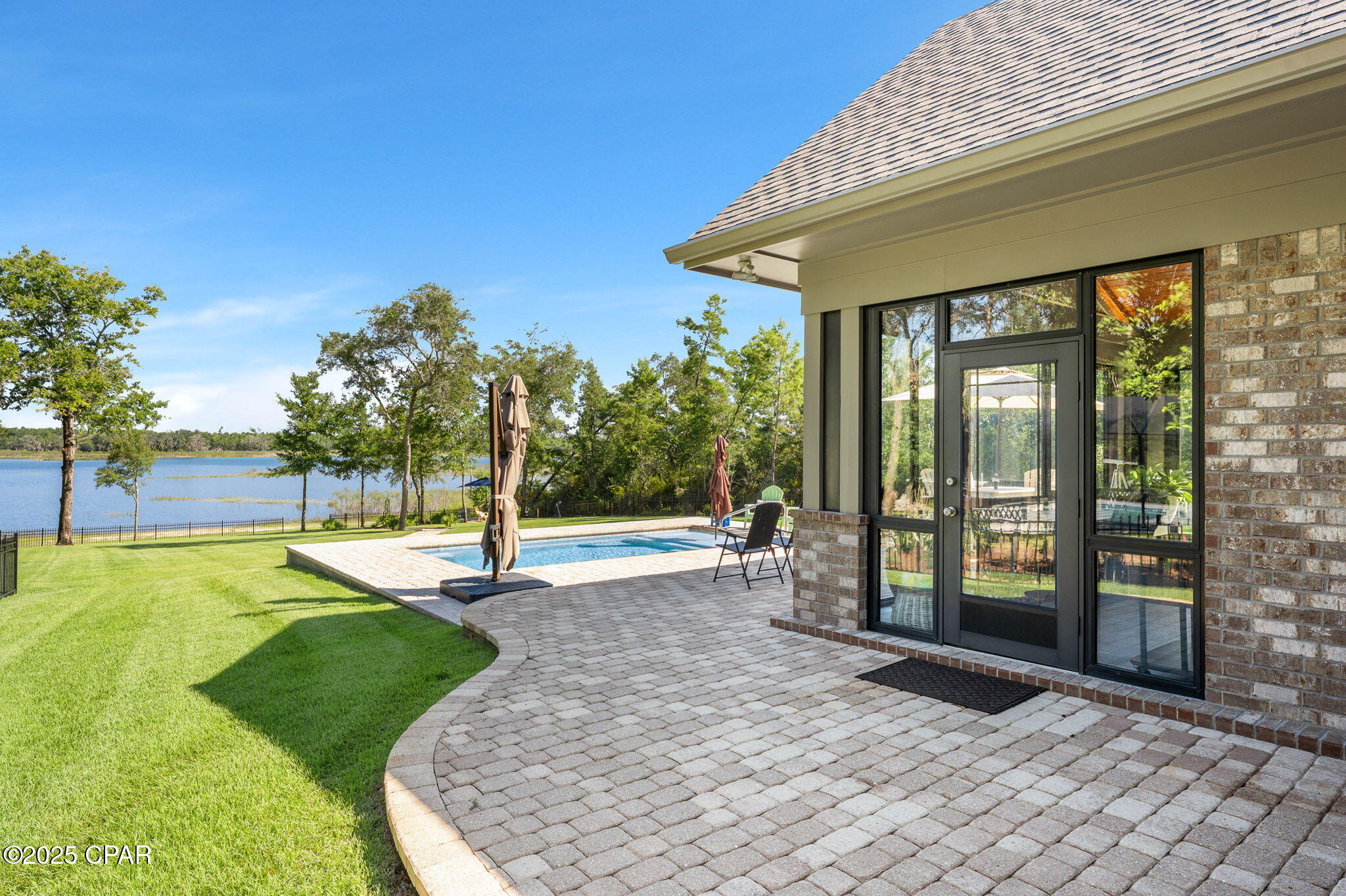 Listing photo id 15 for 169 Lake Merial Boulevard