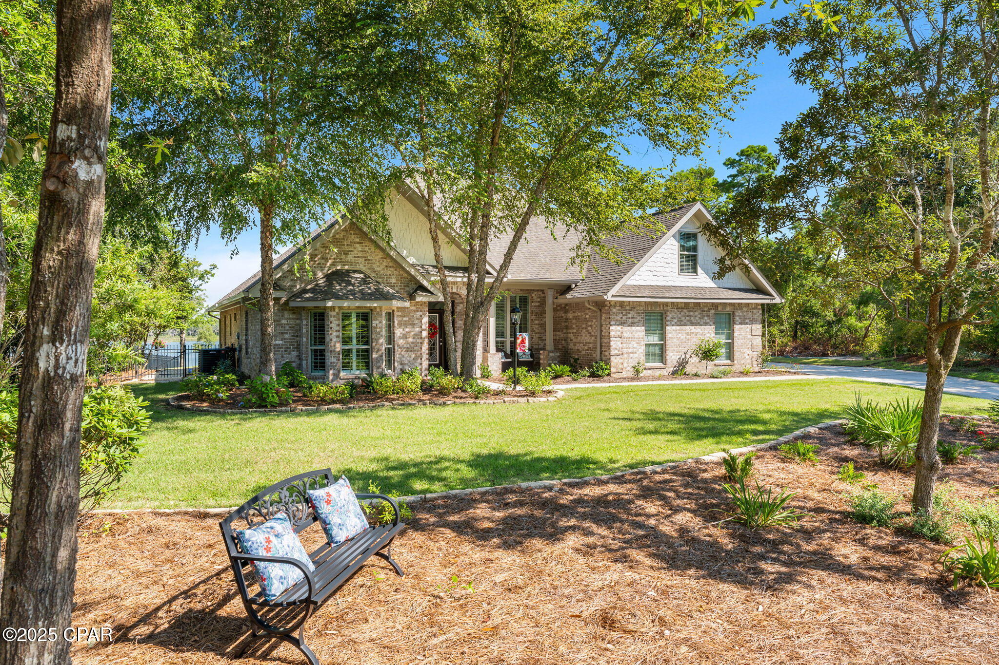 Listing photo id 24 for 169 Lake Merial Boulevard