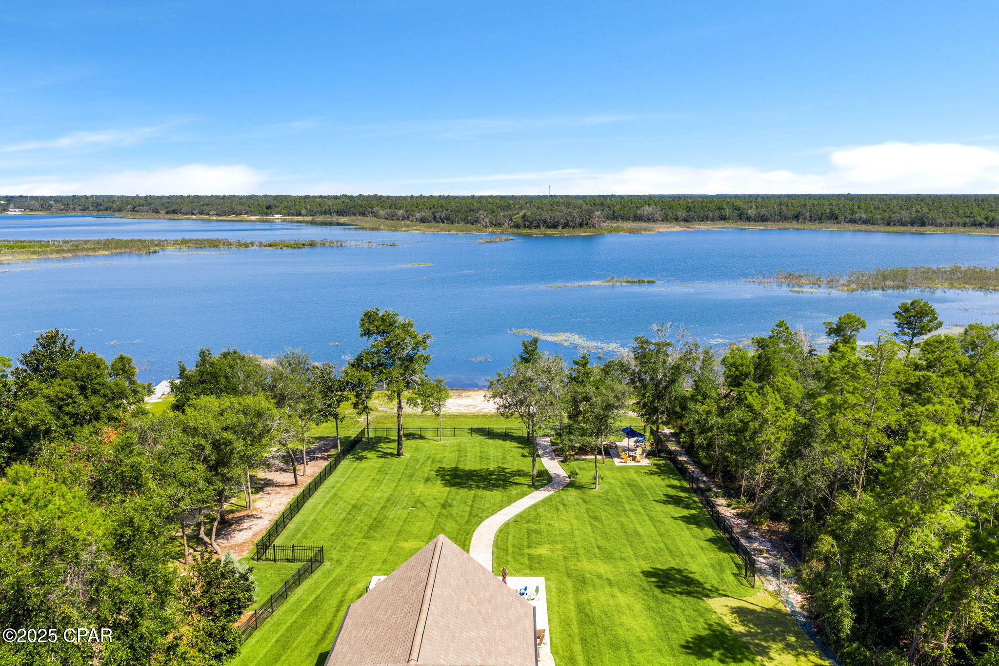 Listing photo id 5 for 169 Lake Merial Boulevard