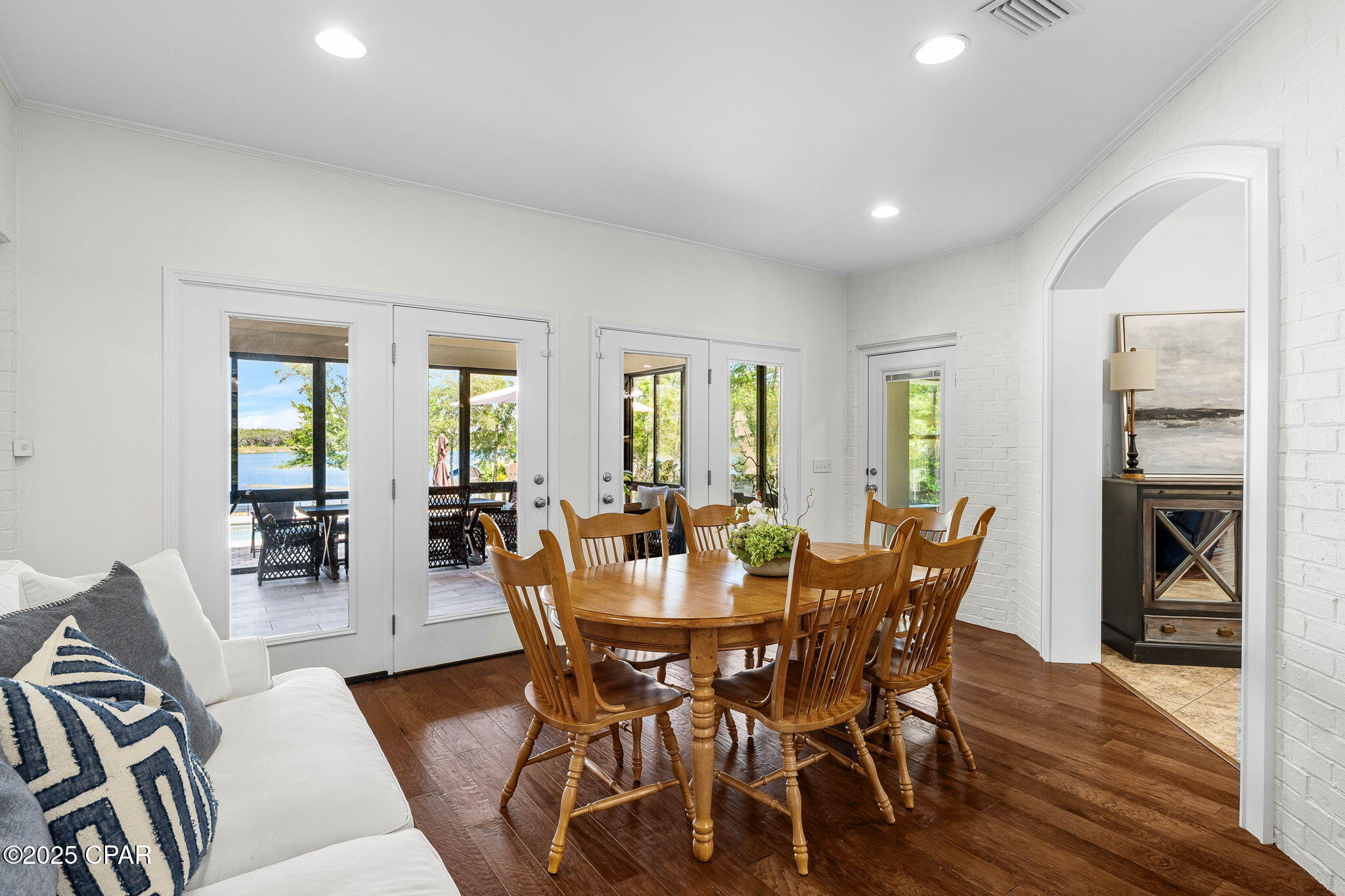 Listing photo id 52 for 169 Lake Merial Boulevard